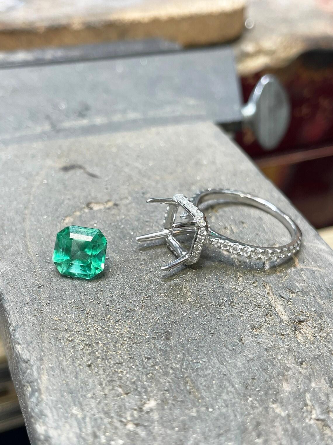 2.75tcw 18K Emerald & Diamond Halo Ring For Sale 1