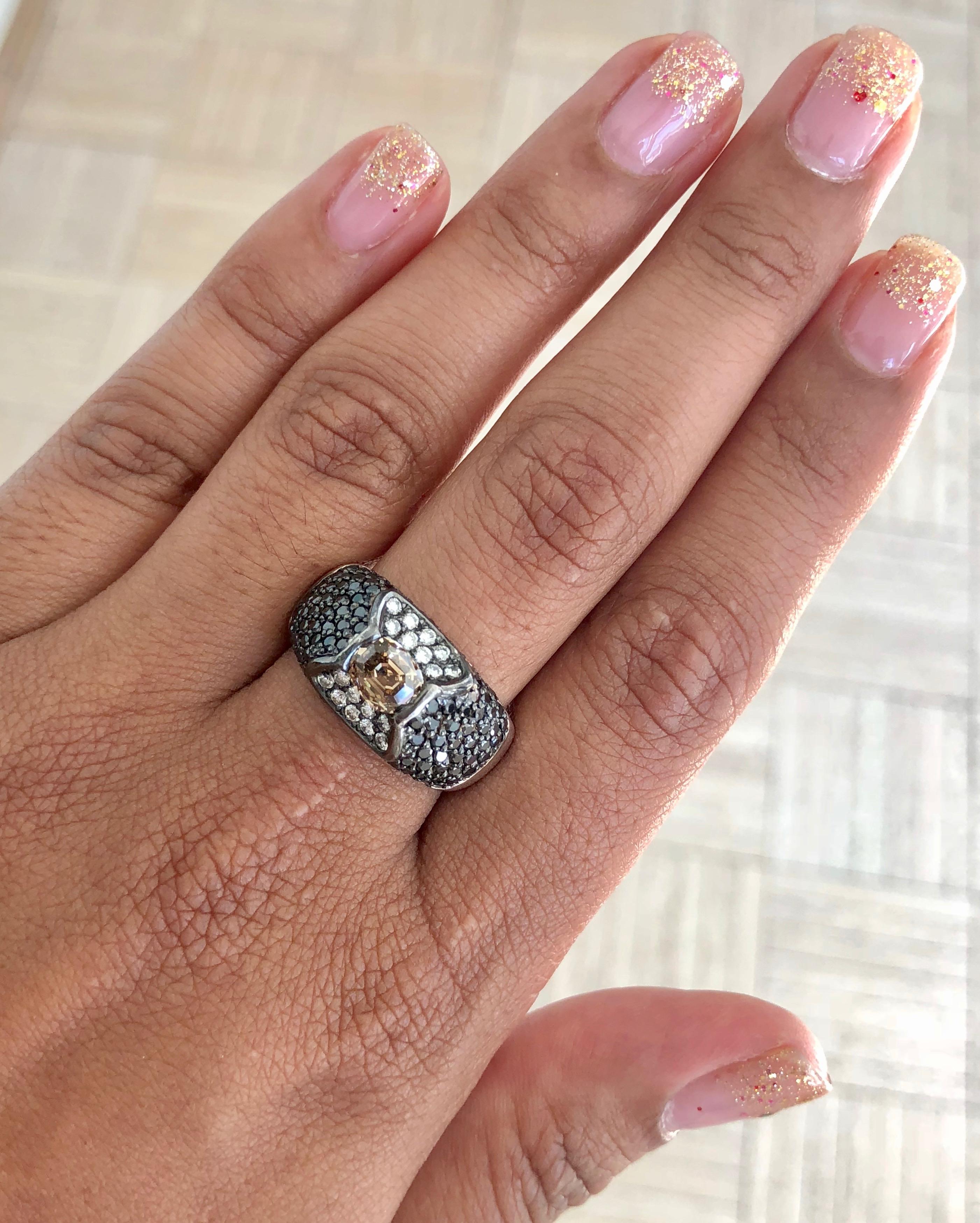 2.76 Carat Black and Fancy Colored Diamond White Gold Cocktail Ring (Ovalschliff)