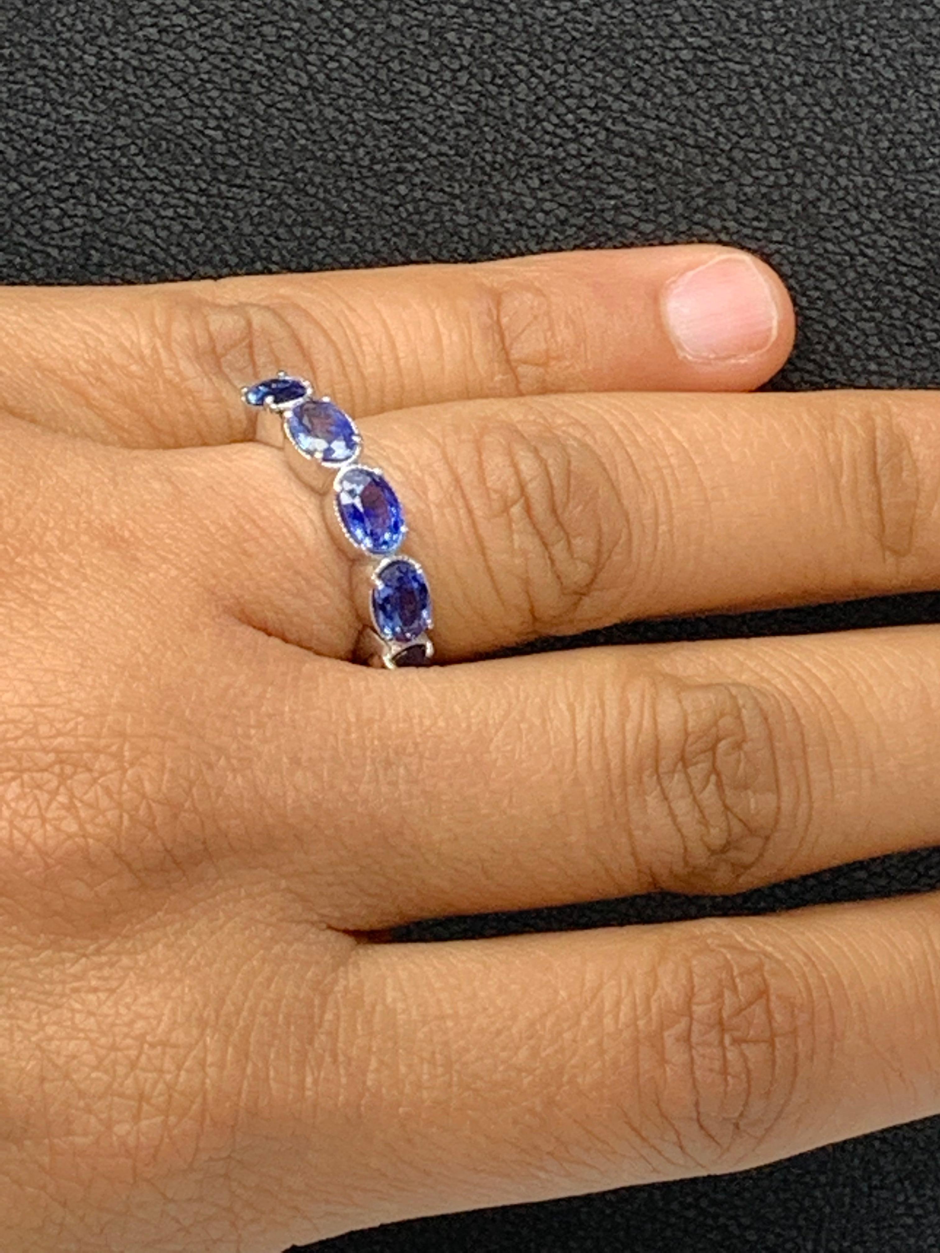 2,76 Karat Blauer Saphir und Diamant-Ehering aus 14 Karat Weißgold mit 5 Steinen Damen im Angebot