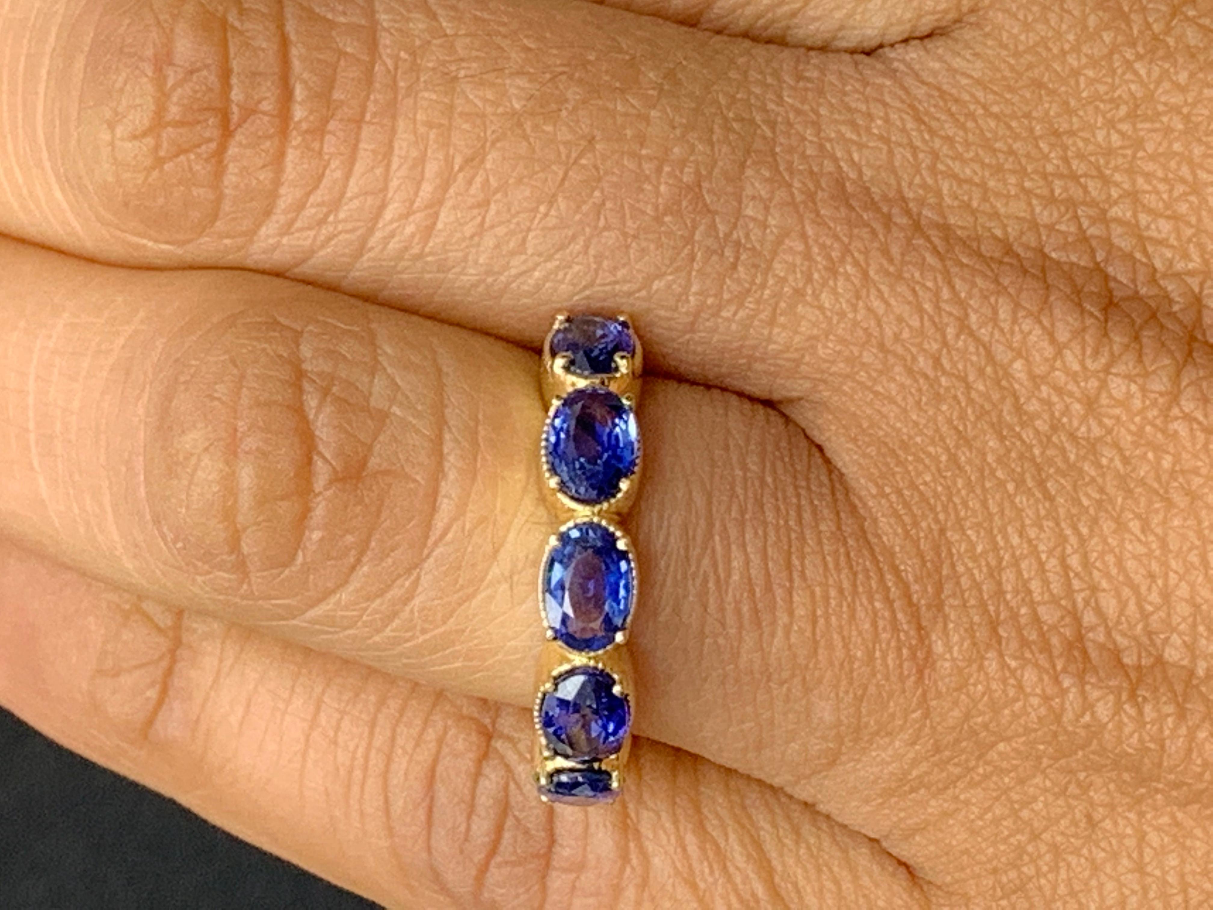 2.76 Carat Blue Sapphire and Diamond 5 Stone Wedding Band in 14K Yellow Gold In New Condition For Sale In NEW YORK, NY