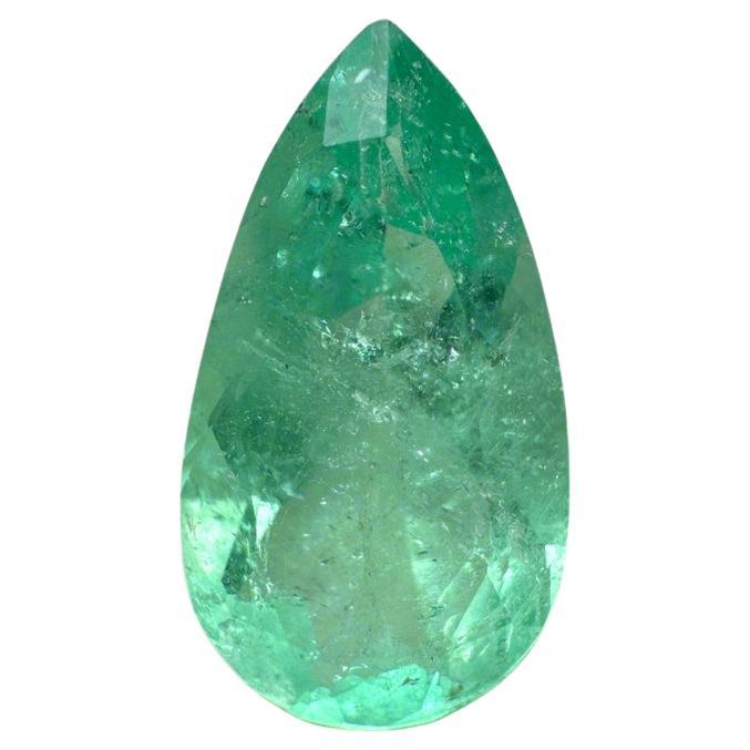 2.76 Carat Elongated Green Colombian Emerald - Pear Cut Teardrop May Birthstone (pierre de naissance de mai) en vente