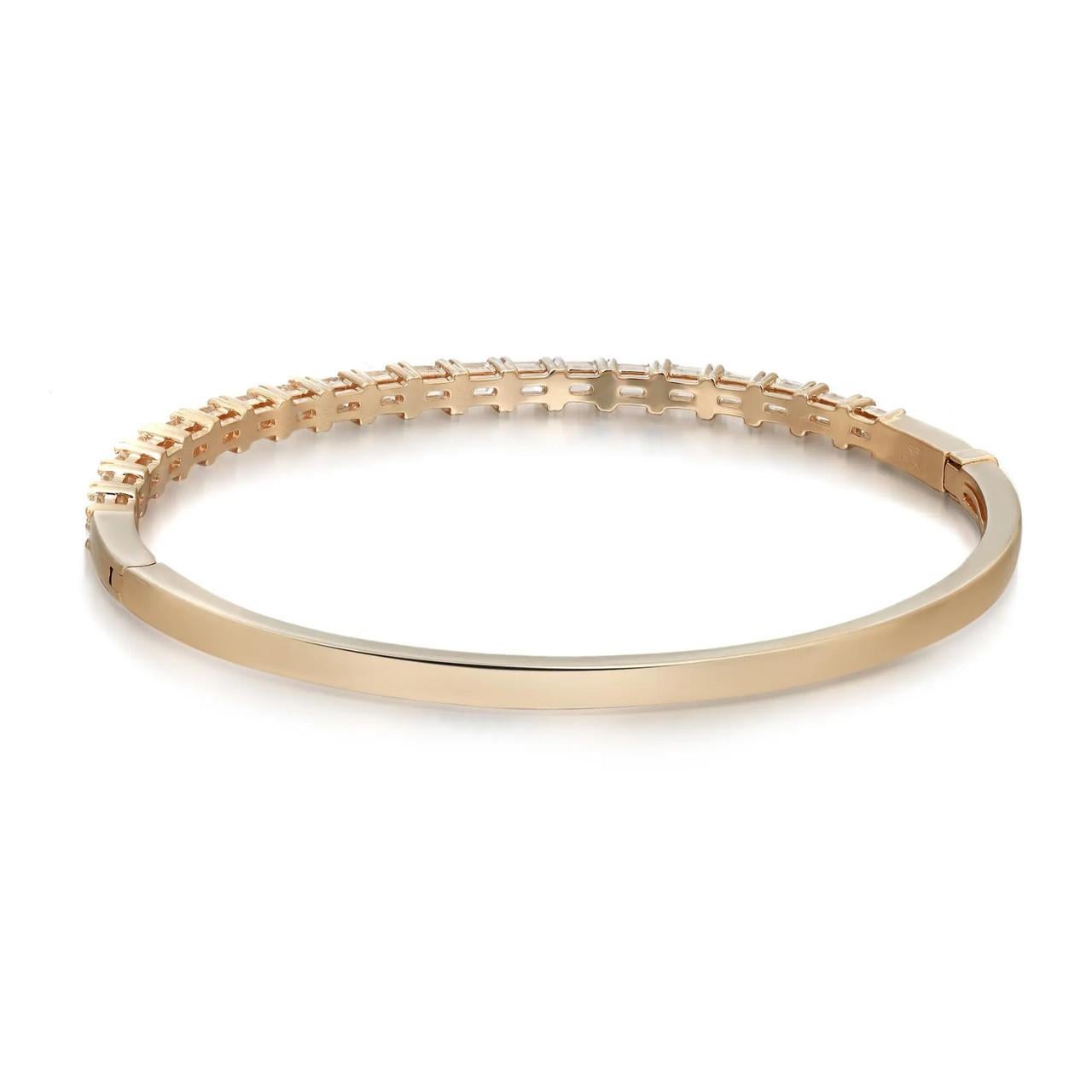 Modern 2.70 Carat Emerald Cut Diamond Bangle Bracelet 18K Yellow Gold For Sale