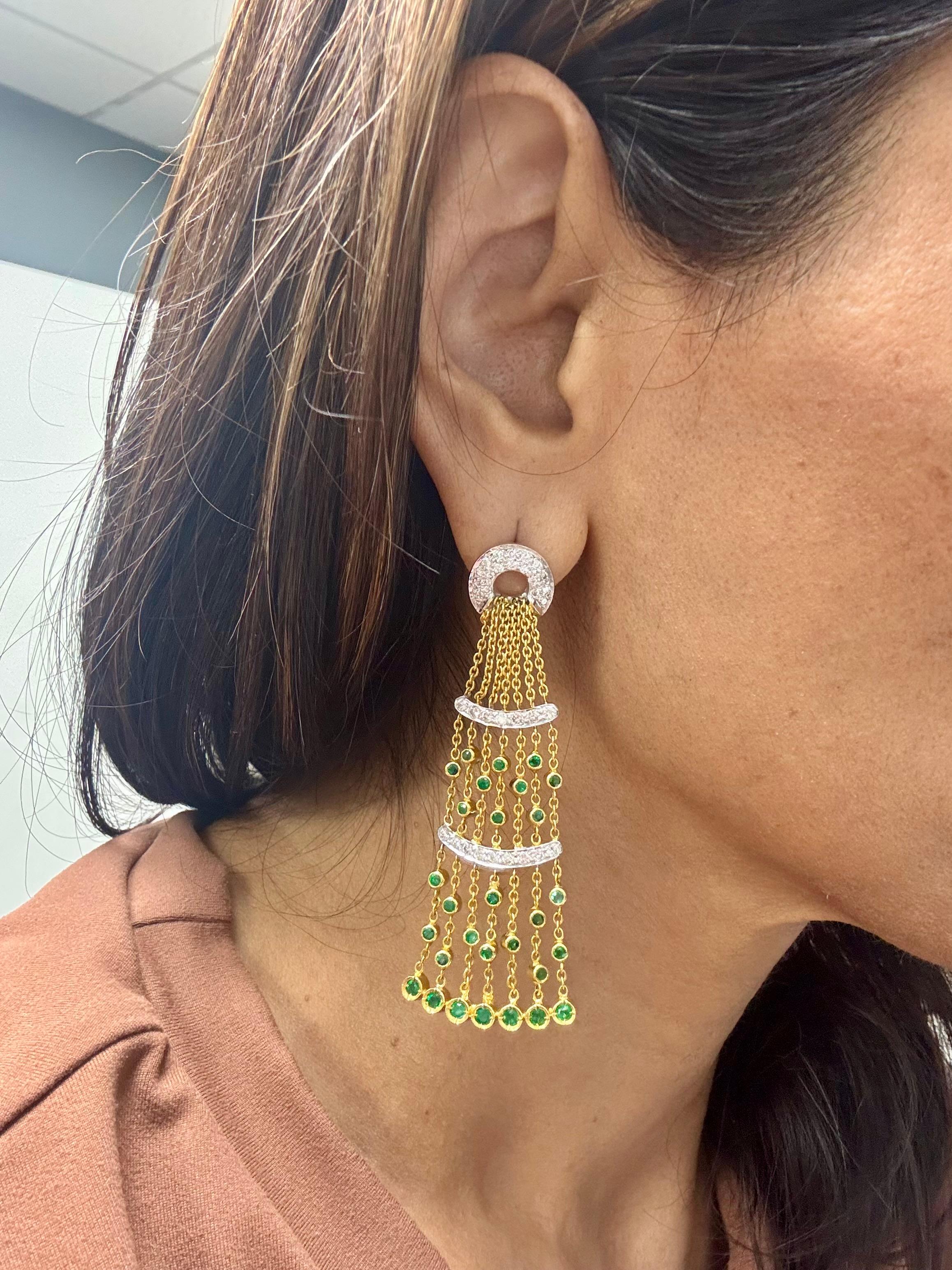 Donna Orecchini in oro 18K con diamante e smeraldo naturale da 2,76 carati fatti a mano in vendita