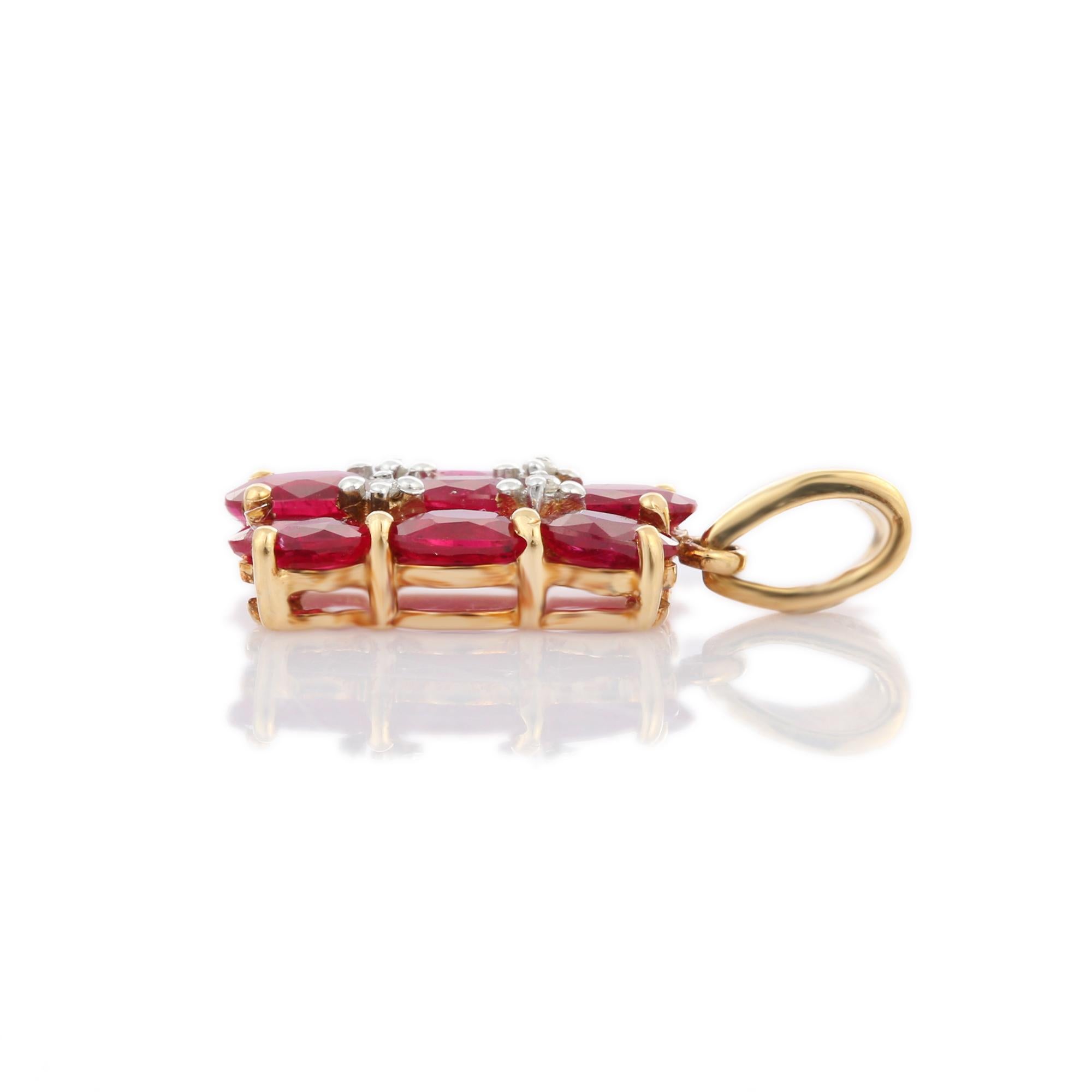 Colgante de racimo de rubíes ovales y diamantes de 2,76 quilates en oro amarillo macizo de 14 quilates en Nuevo estado para la venta en New York, NY