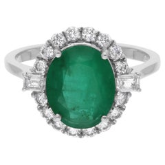 Anello con smeraldo ovale dello Zambia da 2,76 carati 0,59 carati. Diamante SI/H Oro bianco 14 carati