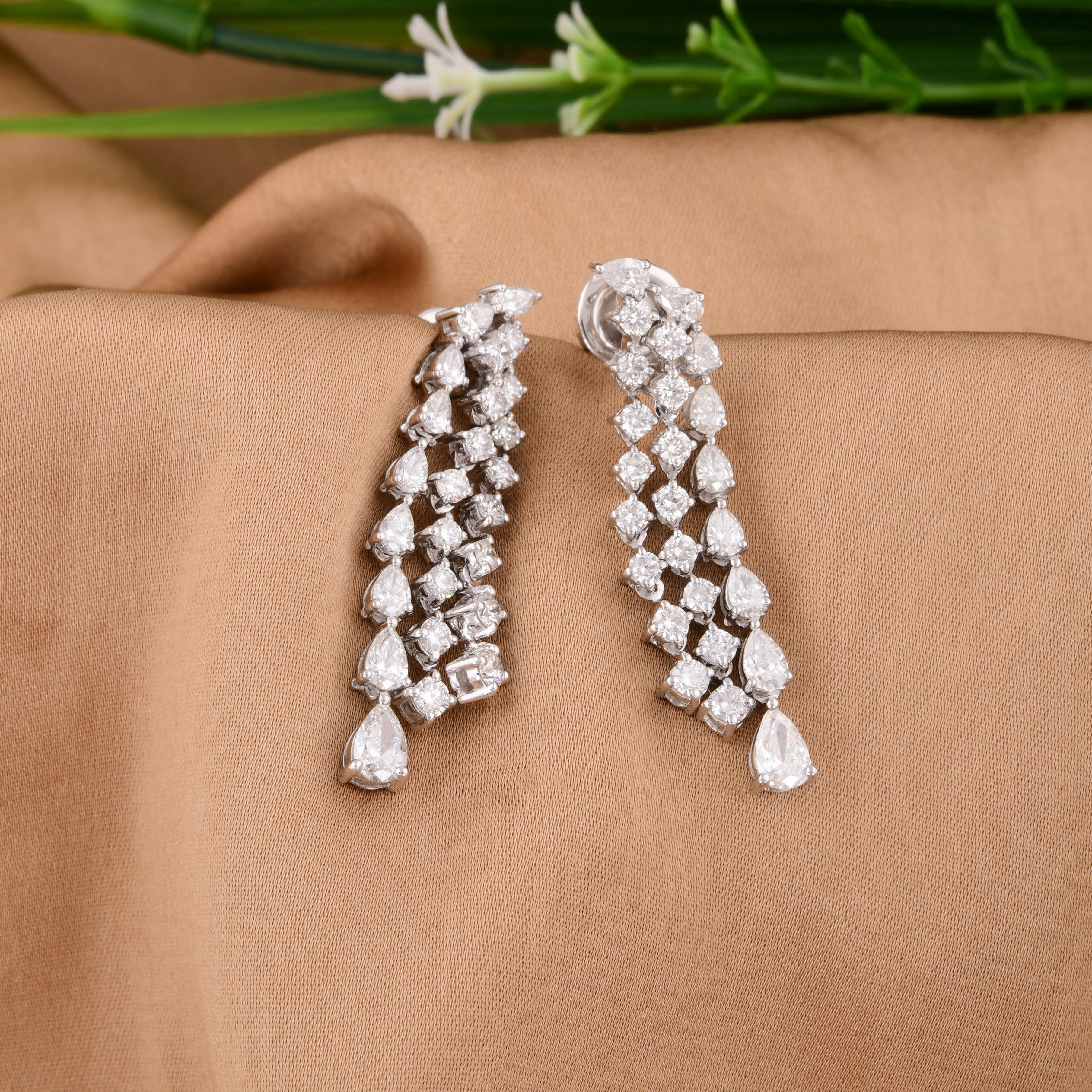Moderne 2.76 Carat Pear & Round Diamond Chandelier Earrings 14 Karat White Gold Jewelry en vente
