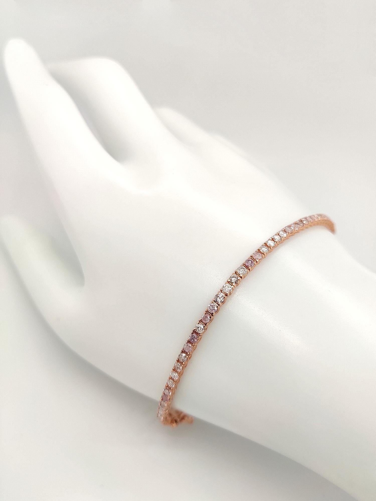 2,76 Karat Rosa Diamant-Tennisarmband im Zustand „Neu“ in Ramat Gan, IL