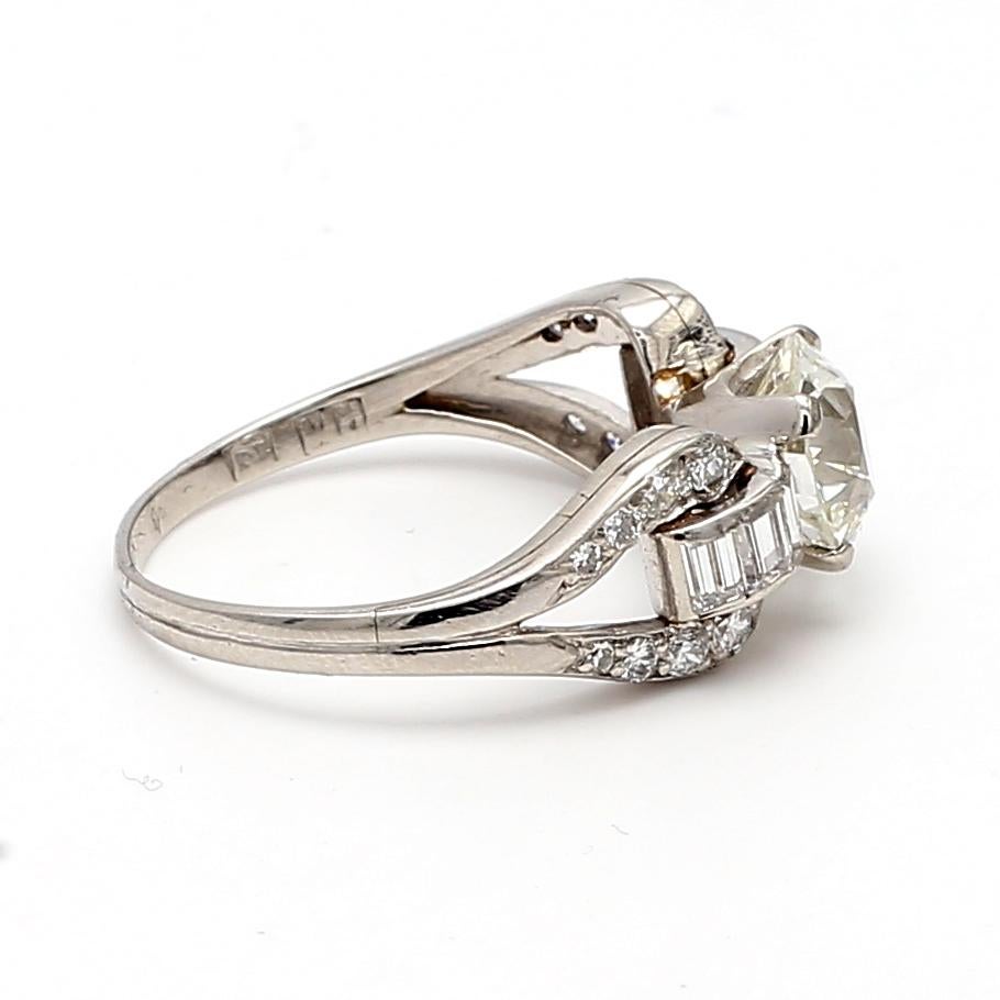 2,76 Karat Runder Brillant I-VS1 Diamant Platin Ehering im Zustand „Gut“ im Angebot in New York, NY