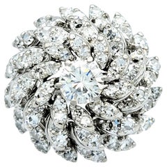 Bague cocktail Ballerina Dome en or blanc 14 carats avec diamants de 2,76 carats au total E-F