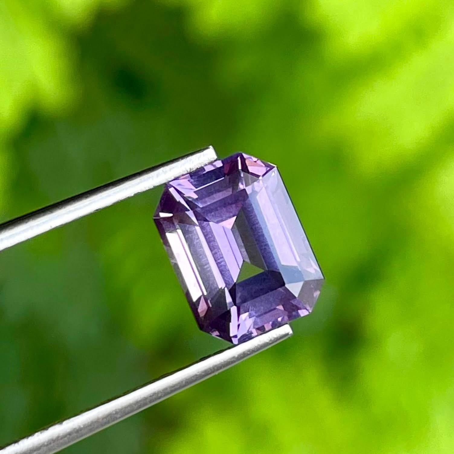 2,76 Karat Lavendel Loser Spinell Stein Smaragdschliff Natürlicher tansanischer Edelstein im Angebot 1