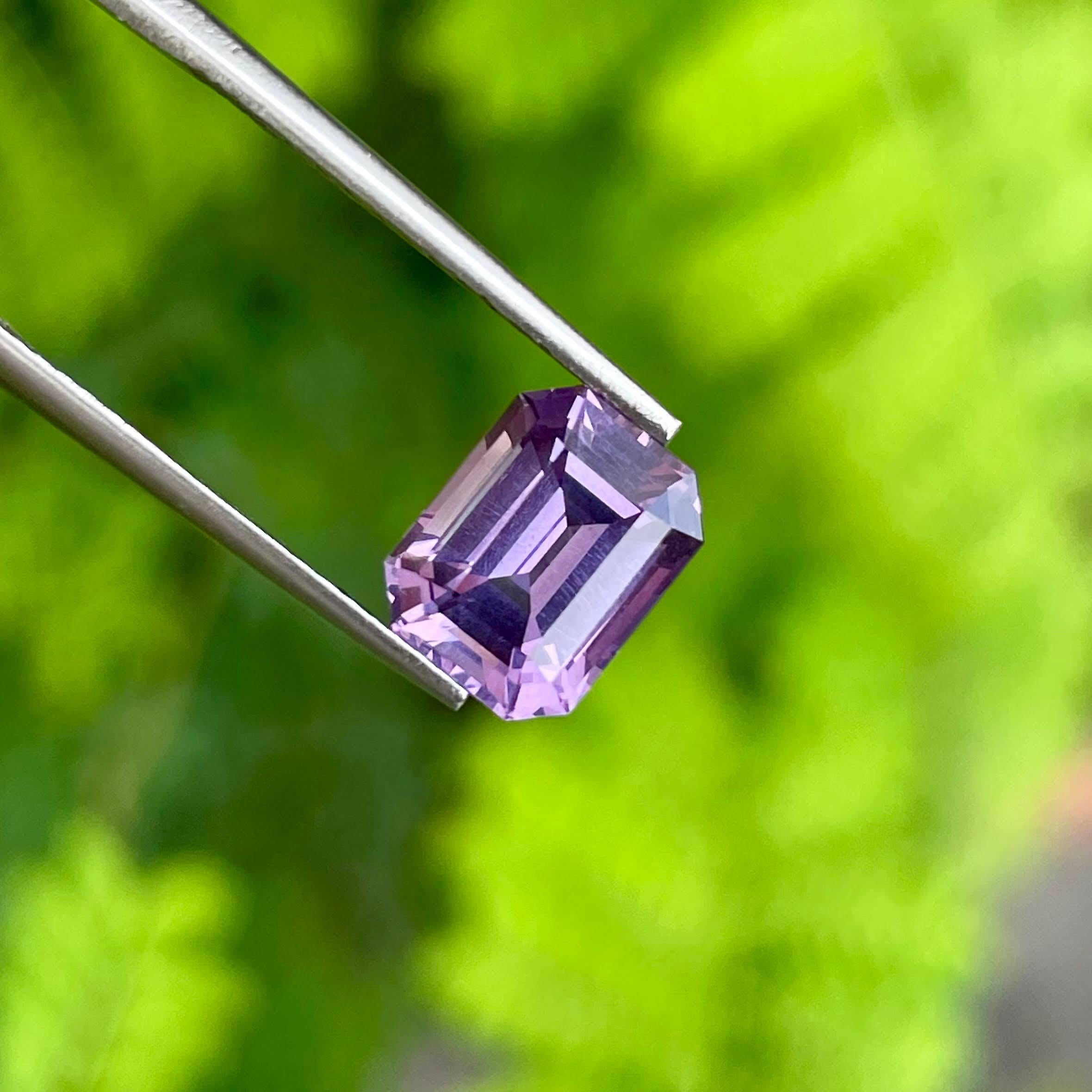 2,76 Karat Lavendel Loser Spinell Stein Smaragdschliff Natürlicher tansanischer Edelstein im Angebot 2