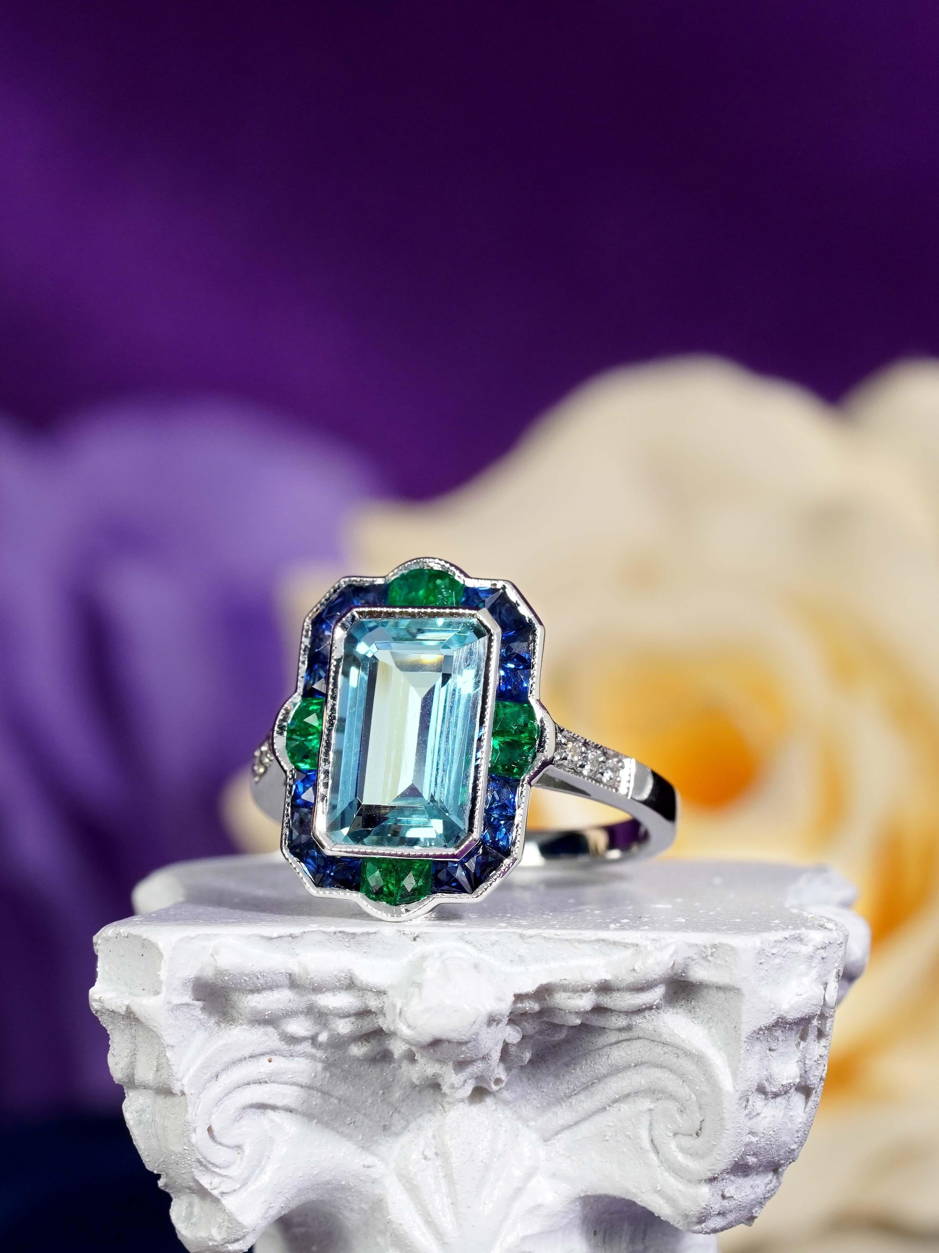 2.76 Ct. Bague cocktail aigue-marine émeraude saphir diamant en or blanc 18K Neuf à Bangkok, TH