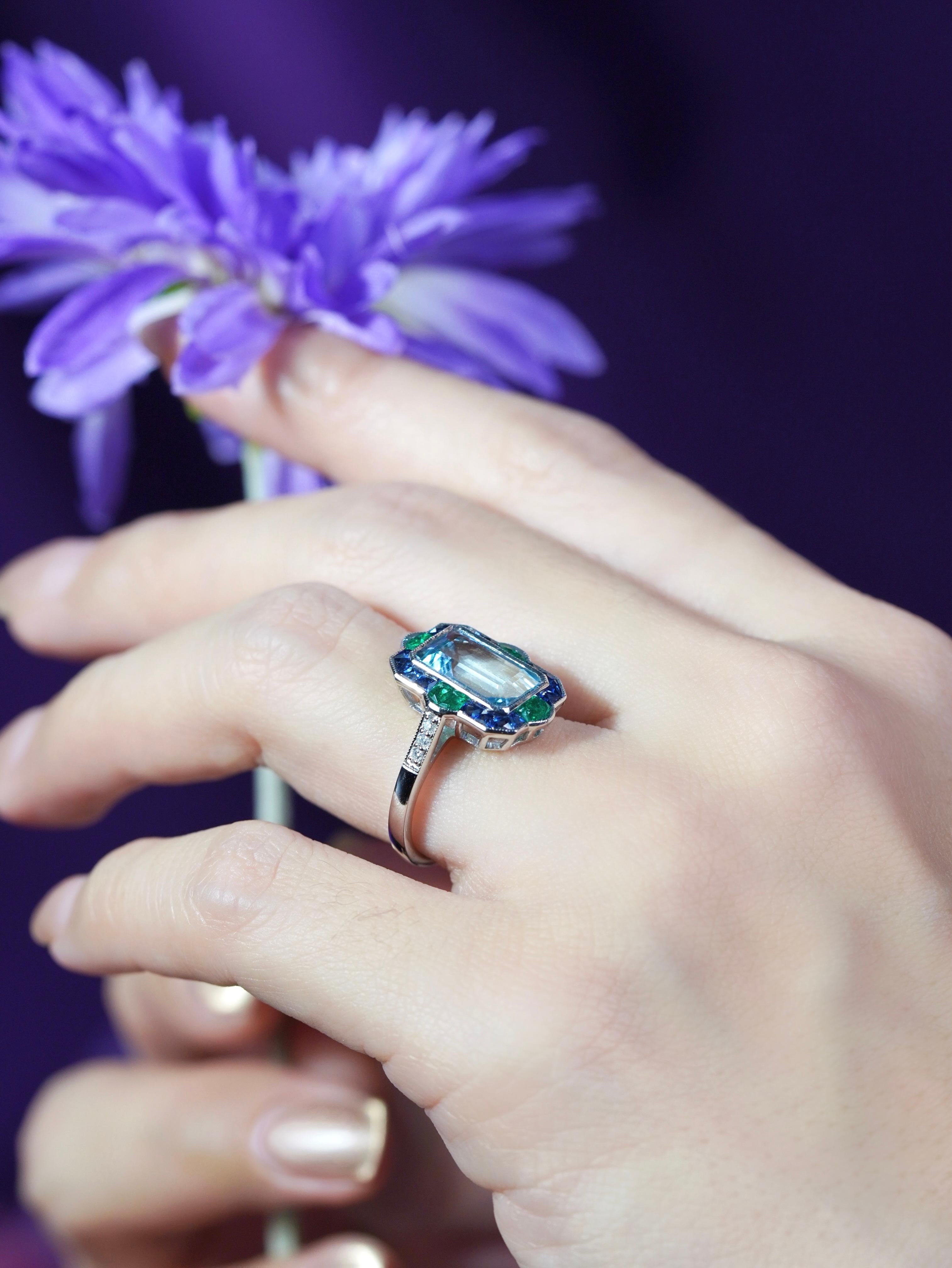Taille émeraude 2.76 Ct. Bague cocktail aigue-marine émeraude saphir diamant en or blanc 18K