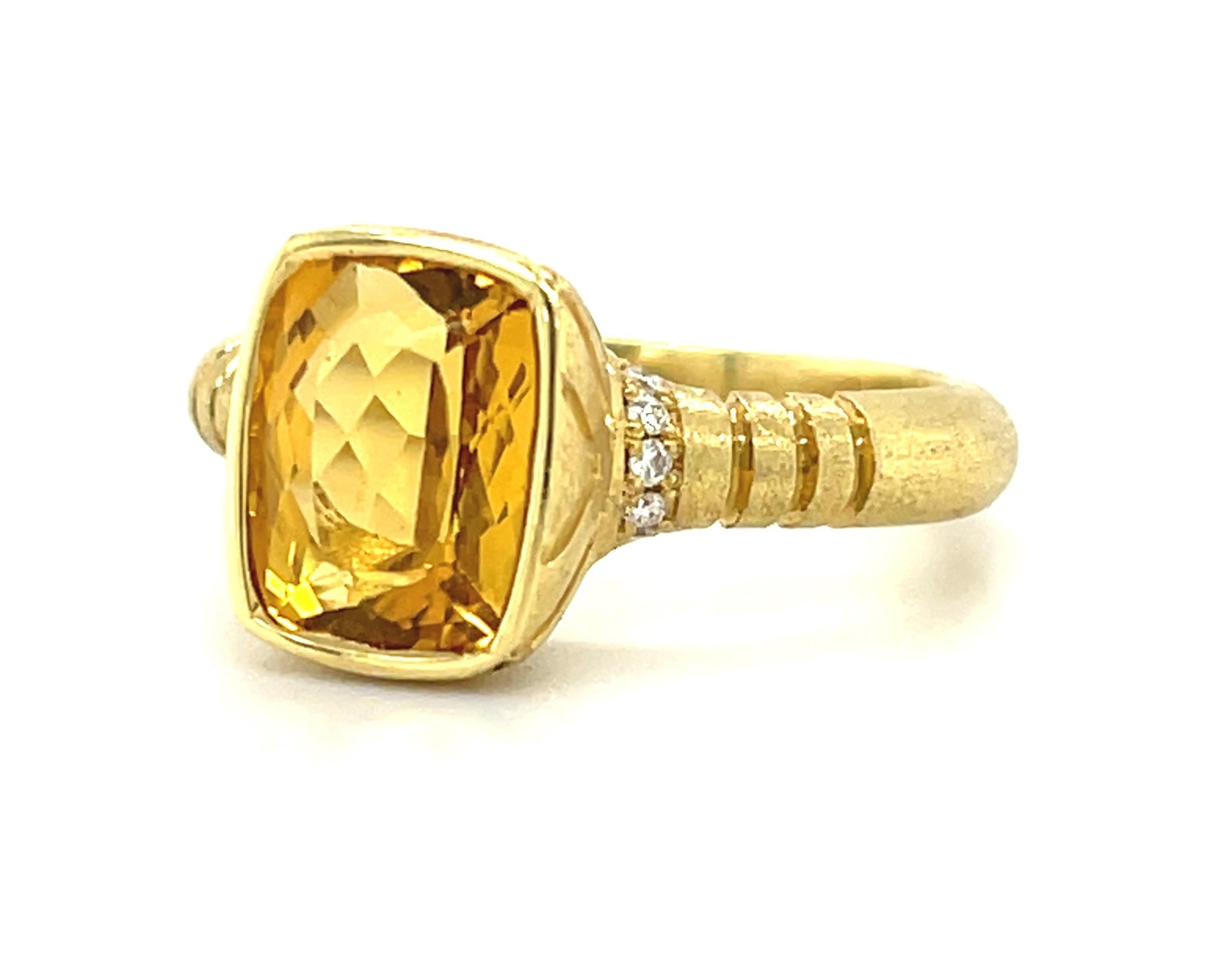  Golden Beryl and Diamond Ring in 18k Yellow Gold, 2.76 Carats In New Condition For Sale In Los Angeles, CA