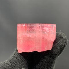 27,60 Gramos Maravilloso Cristal de Turmalina Rubelita Azul Capuchón Procedente de Afganistán