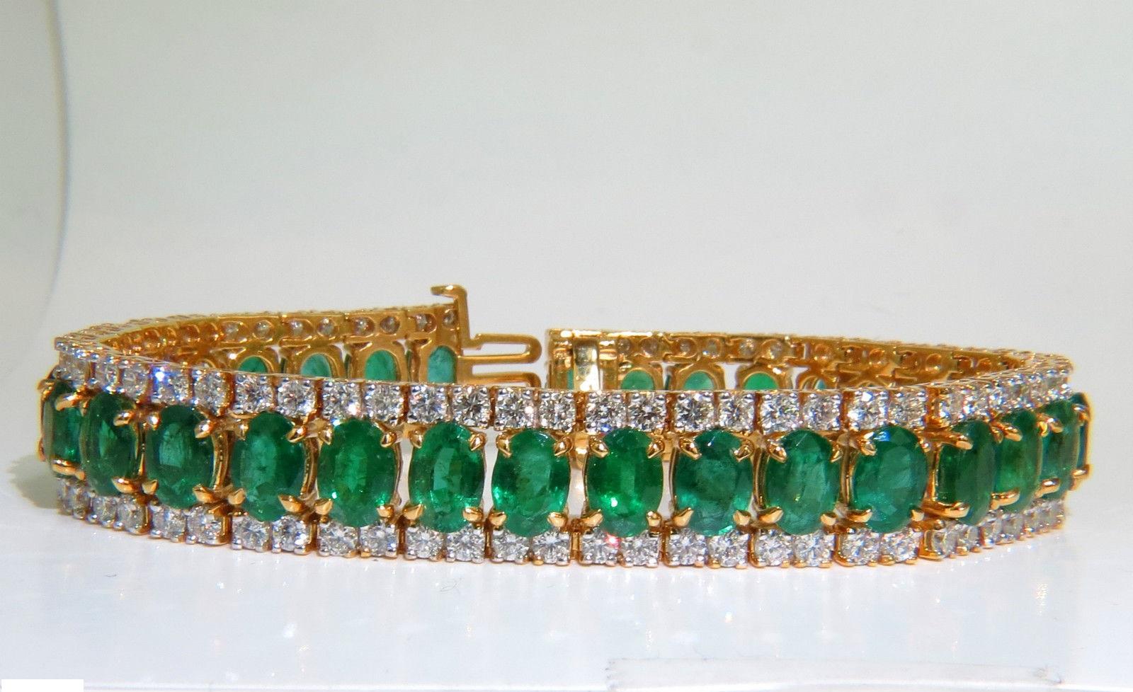 27.65 Carat Natural Vivid Green Emerald Diamond Bracelet F/VS 14 Karat Multirow For Sale 5