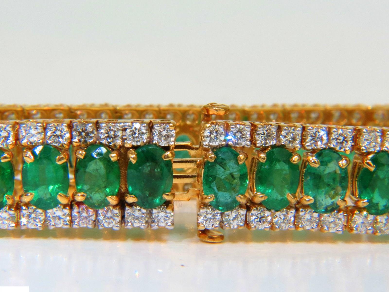 27.65 Carat Natural Vivid Green Emerald Diamond Bracelet F/VS 14 Karat Multirow In New Condition For Sale In New York, NY