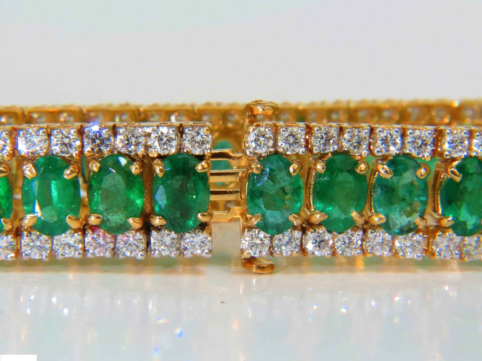 Women's or Men's 27.65 Carat Natural Vivid Green Emerald Diamond Bracelet F/VS 14 Karat Multirow For Sale