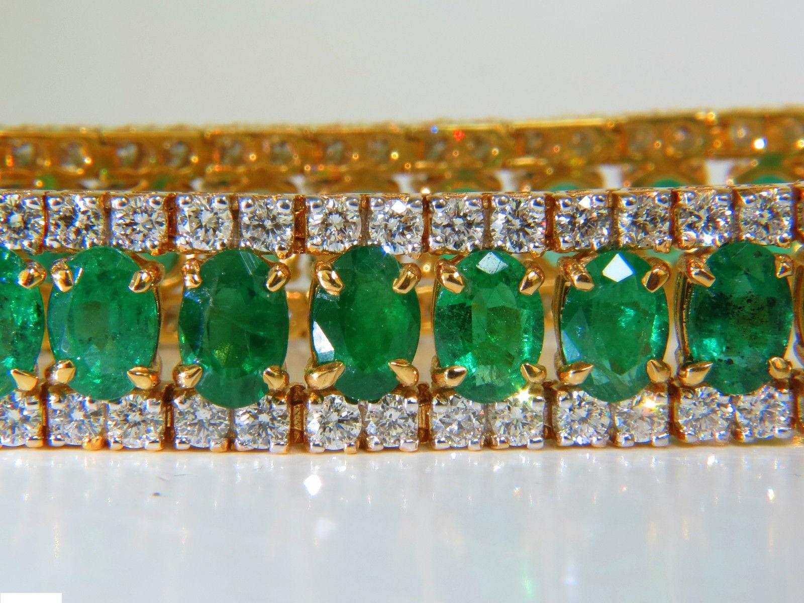 27.65 Carat Natural Vivid Green Emerald Diamond Bracelet F/VS 14 Karat Multirow For Sale 1