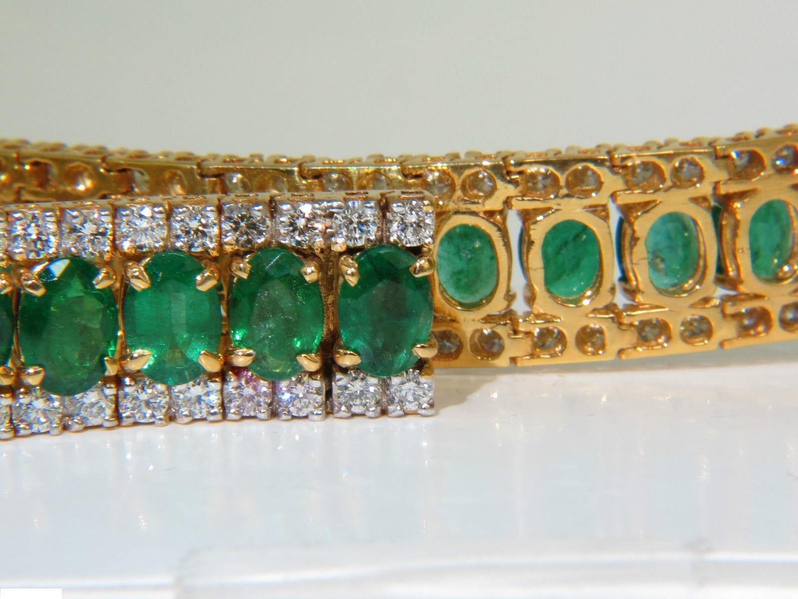 27.65 Carat Natural Vivid Green Emerald Diamond Bracelet F/VS 14 Karat Multirow For Sale 3