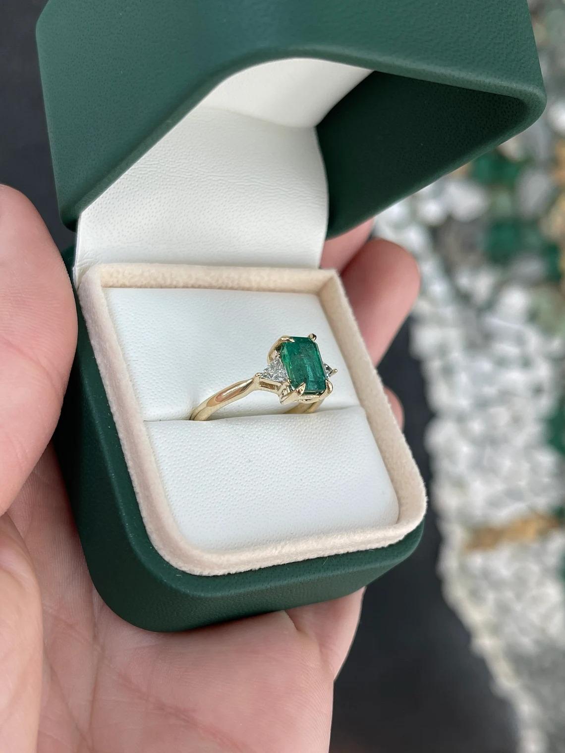 2.76tcw Dark Green Emerald Cut Emerald & Trillion Diamond 3 Stone Engagement Rin en vente 1