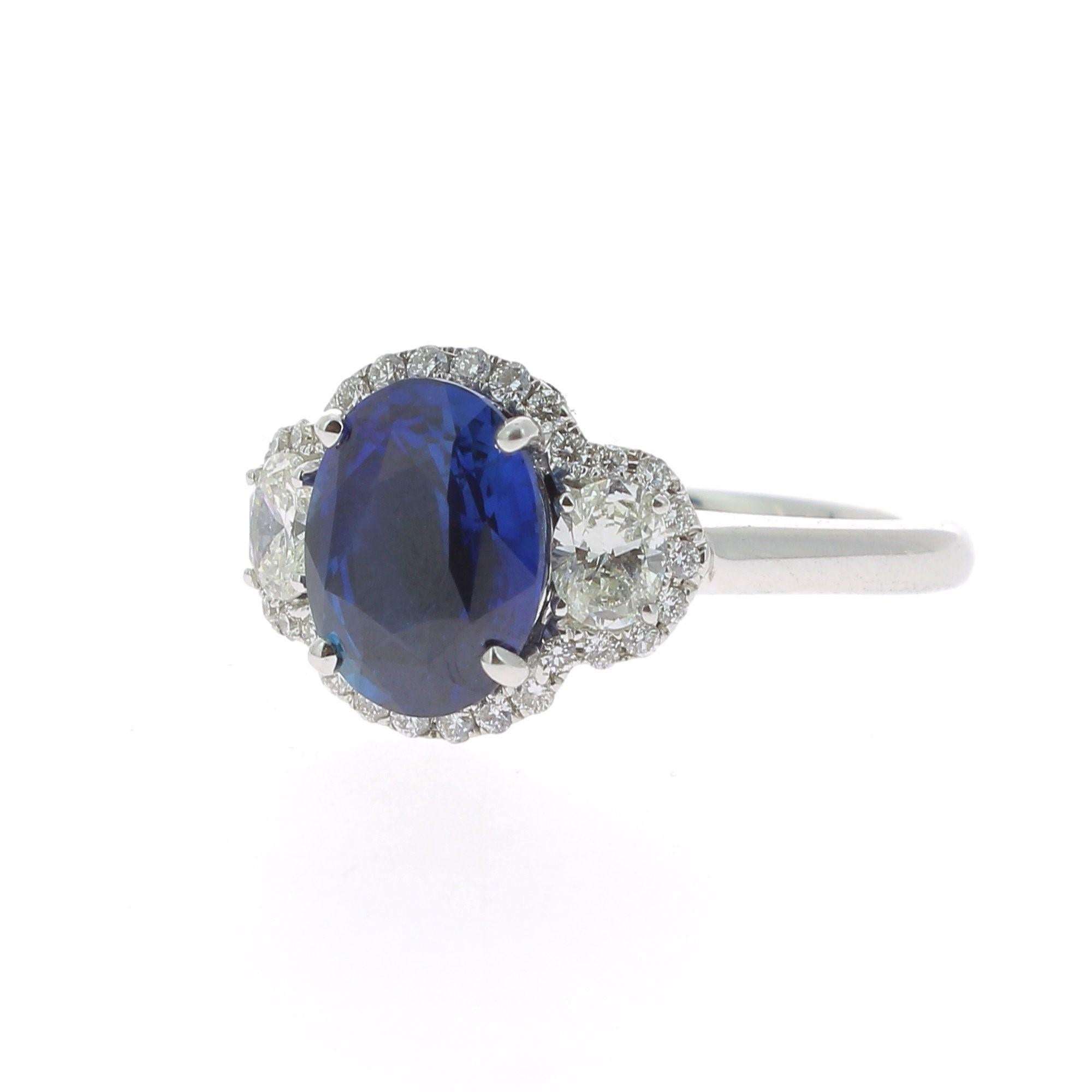 2.77 Carat Blue Sapphire Cocktail Ring Set with Oval and Round White Diamond 18K In New Condition For Sale In Istanbul, TR