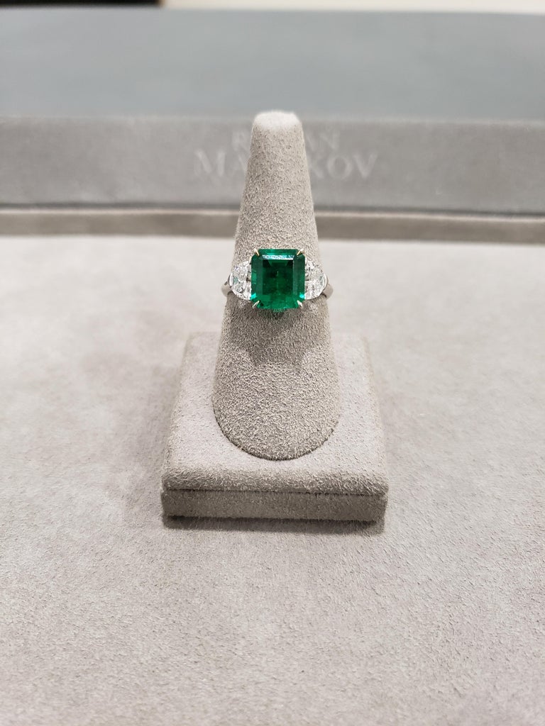 Contemporary Roman Malakov, Colombian Emerald and Diamond Three-Stone Engagement Ring For Sale