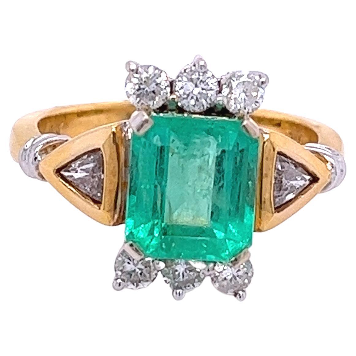 2.77 Carat Colombian Emerald and Trillion Cut Diamonds in 18k Yellow Gold Ring For Sale
