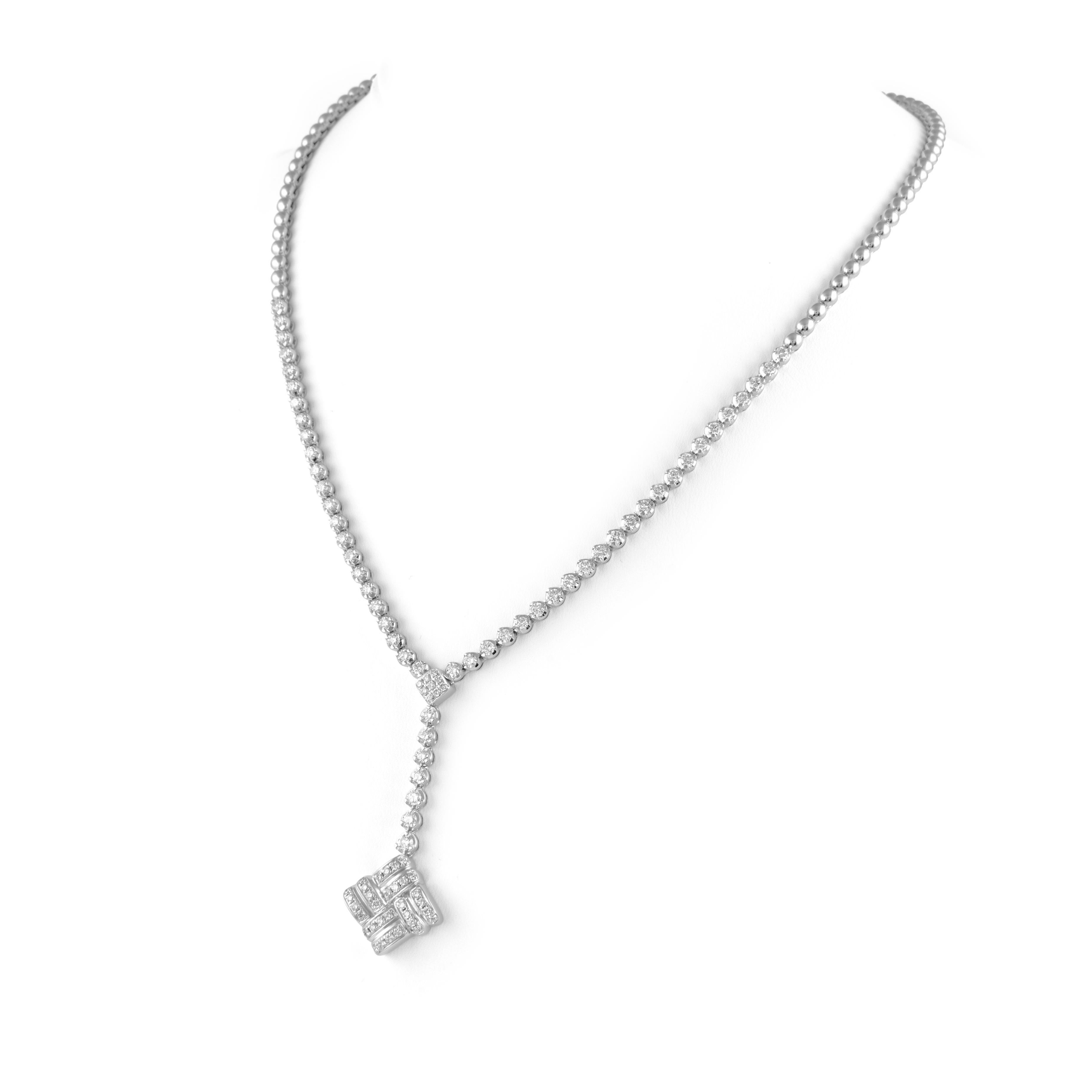 Taglio rotondo Collana con diamanti da 2,77 carati in oro bianco in vendita