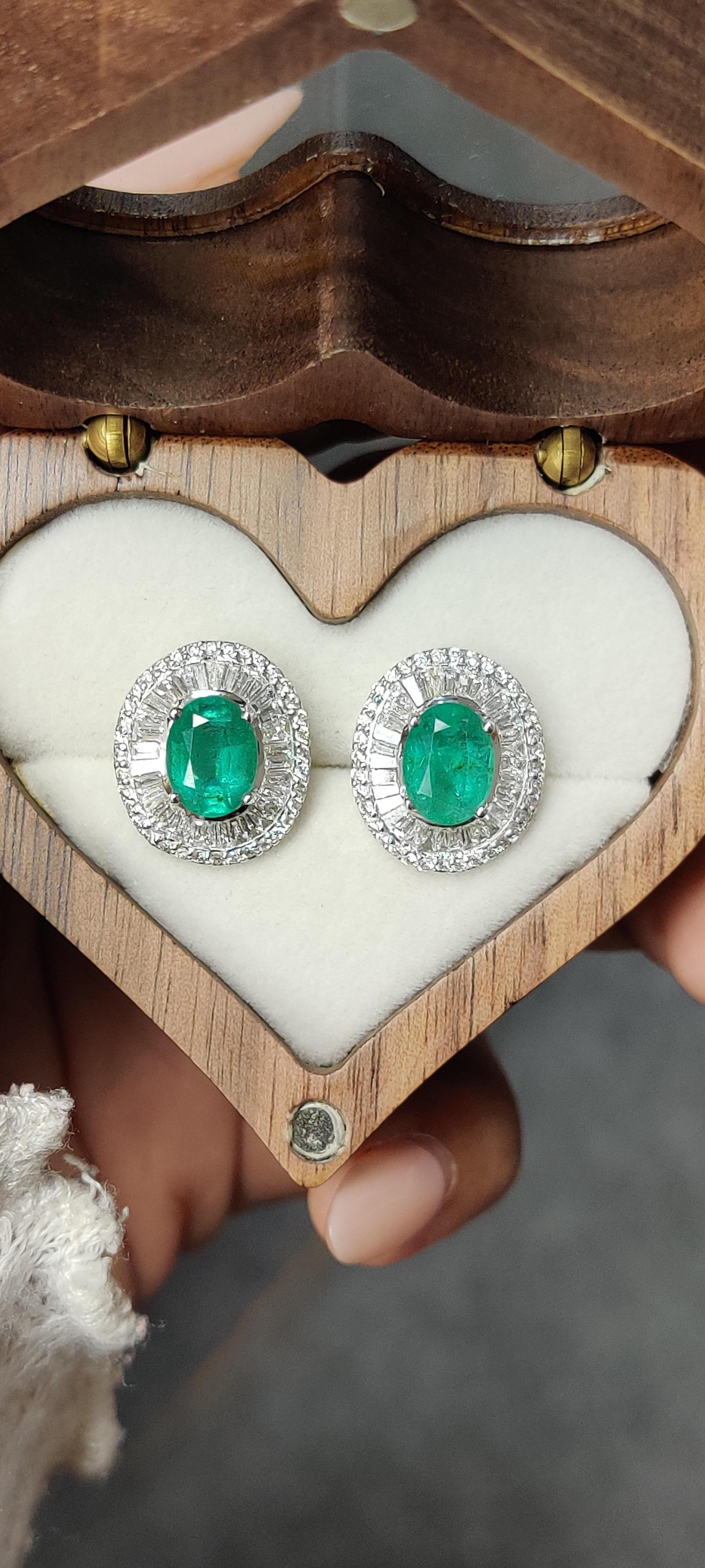 Victorian 2.77 Ct Zambian Emerald & Diamonds studded Statement Stud Earrings in 18K Gold For Sale