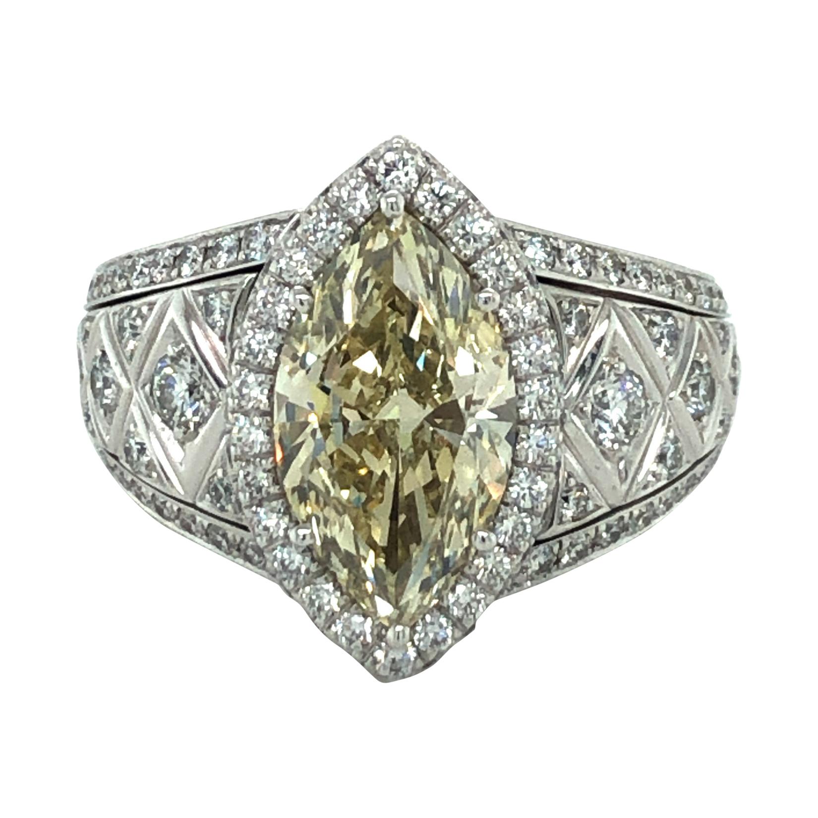 Anillo de diamantes talla marquesa de 2,77 quilates de Avalon Swiss en oro blanco de 18 quilates