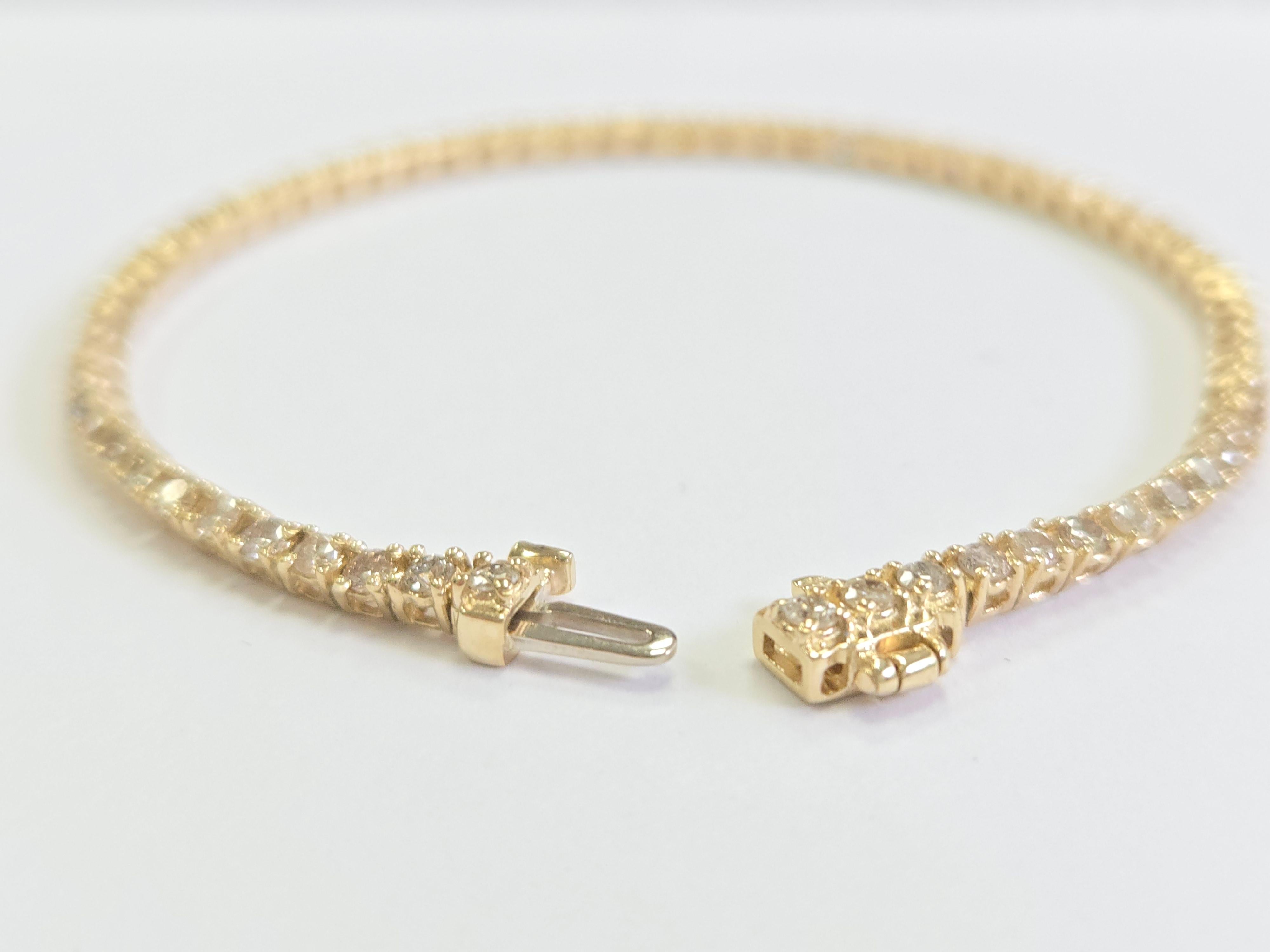 2,77 Karat Naturdiamant-Tennisarmband 14 Karat Gelbgold (Zeitgenössisch) im Angebot