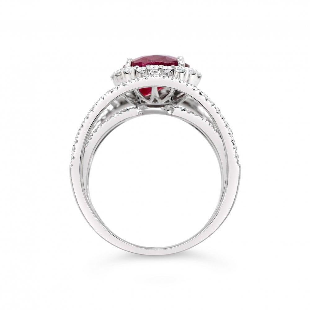 2.77 Carat GIA Certified No Heat Oval Ruby and 0.62 Carat Diamond Platinum Ring In Good Condition For Sale In Southampton, GB