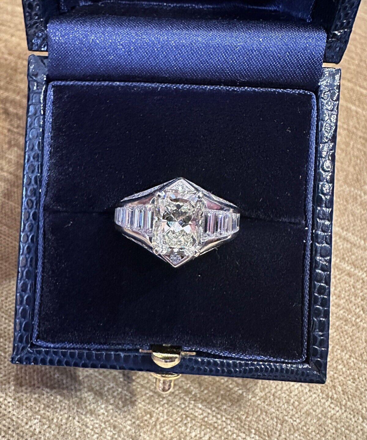 Bague avec diamant taille radiant de 2,77 carats et anneau baguette en platine Excellent état - En vente à La Jolla, CA