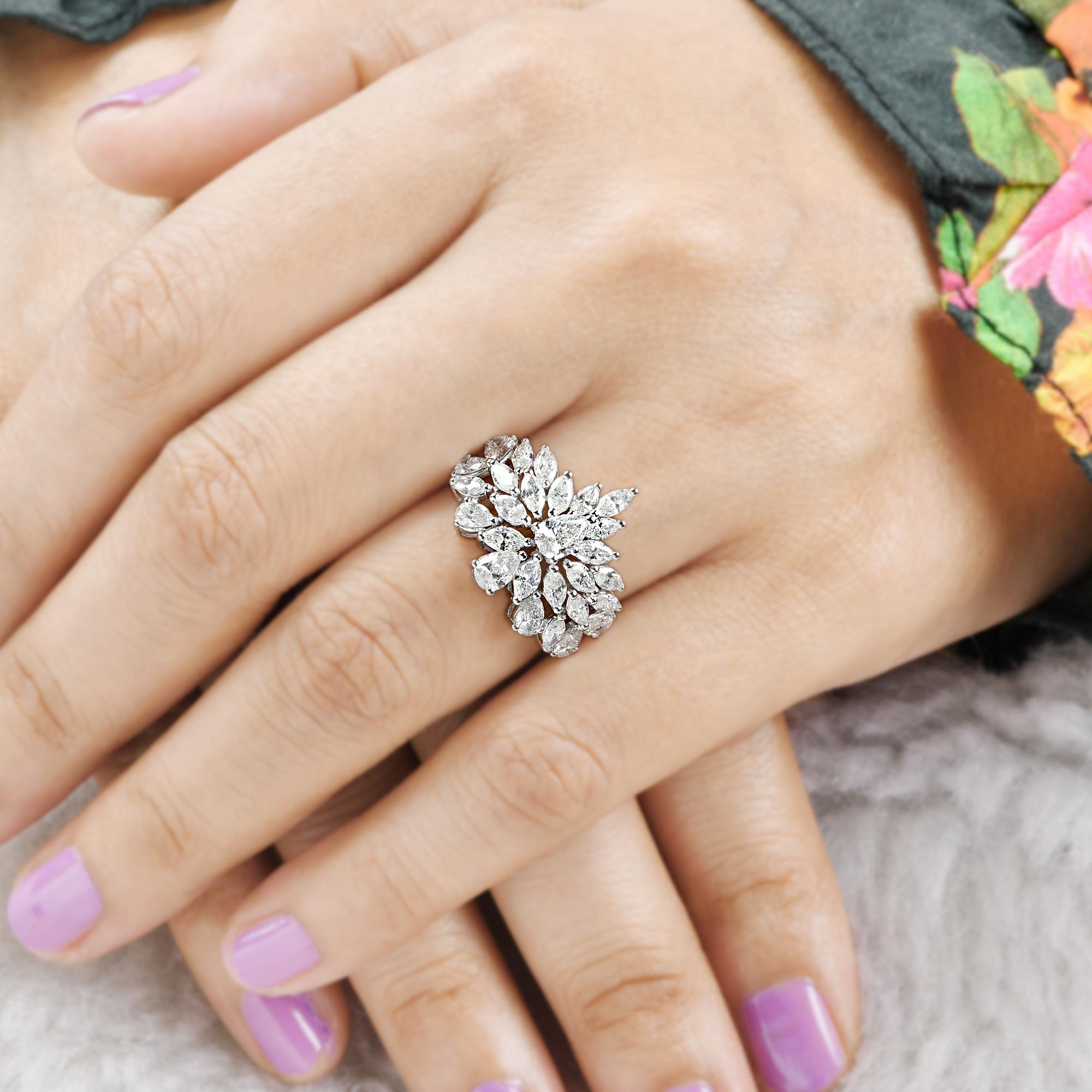 En vente :  2.77 Carat SI Clarity HI Color Floral Burst Diamond Ring 14 Karat White Gold 2