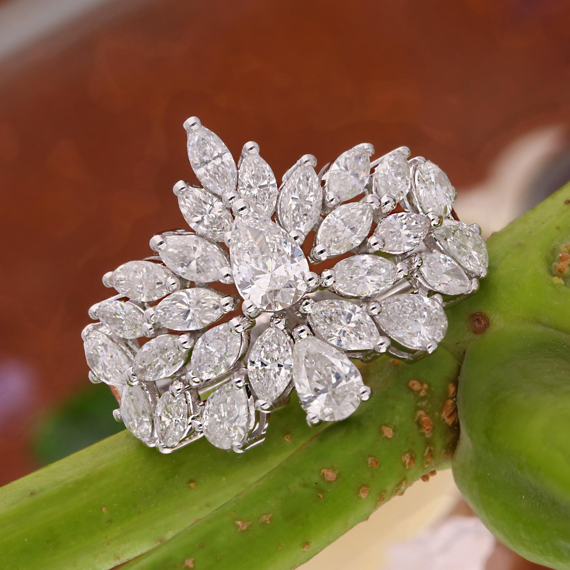 En vente :  2.77 Carat SI Clarity HI Color Floral Burst Diamond Ring 14 Karat White Gold 3