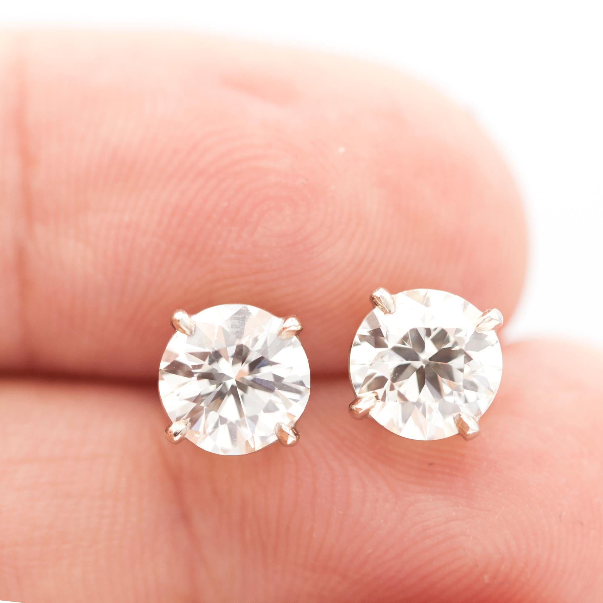 2.77 Carat White Diamond Stud Earrings in 14 Karat White Gold In Excellent Condition For Sale In Los Angeles, CA