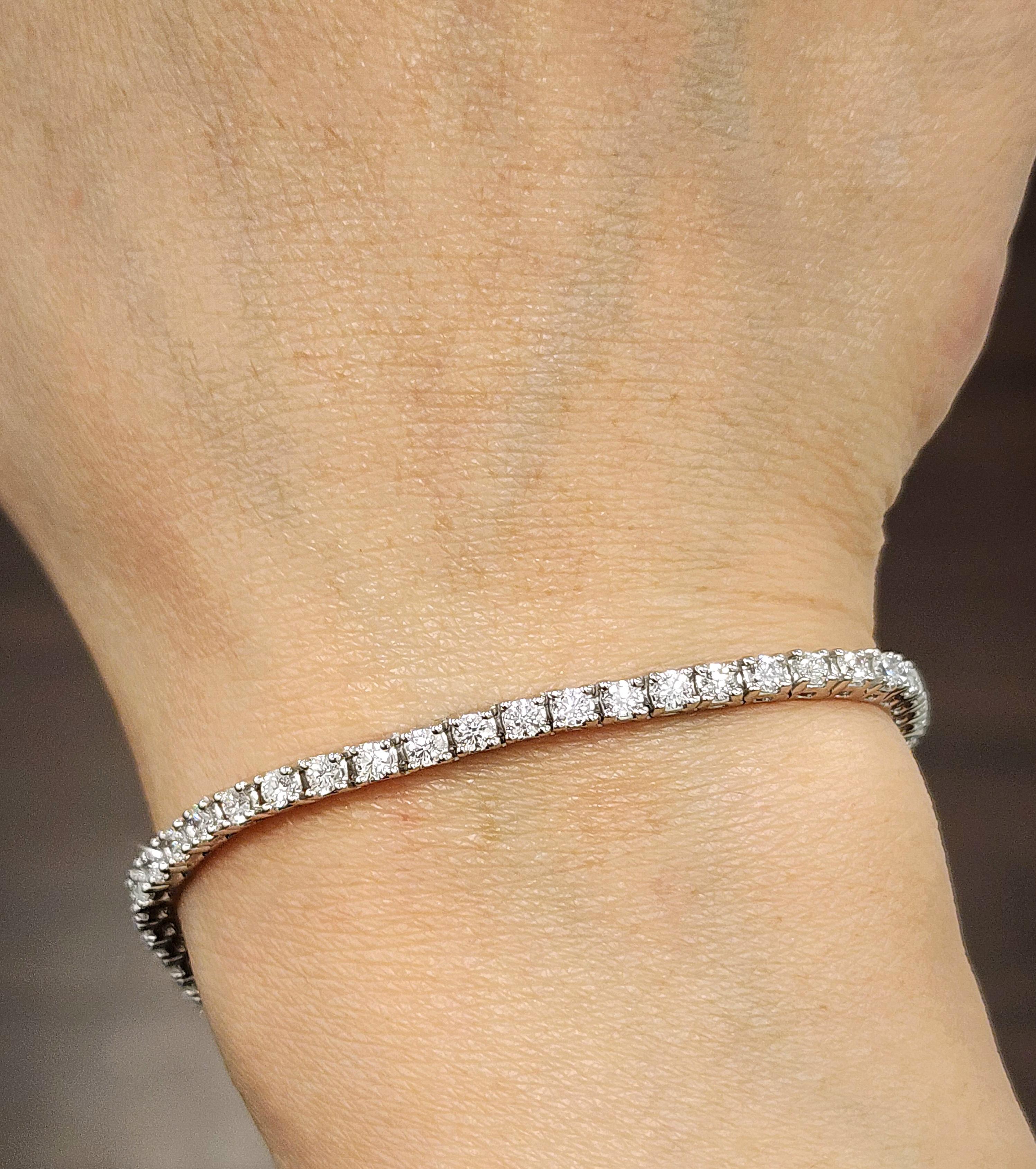 Pulsera de tenis con diamantes de 2.77 ct Moderno en venta