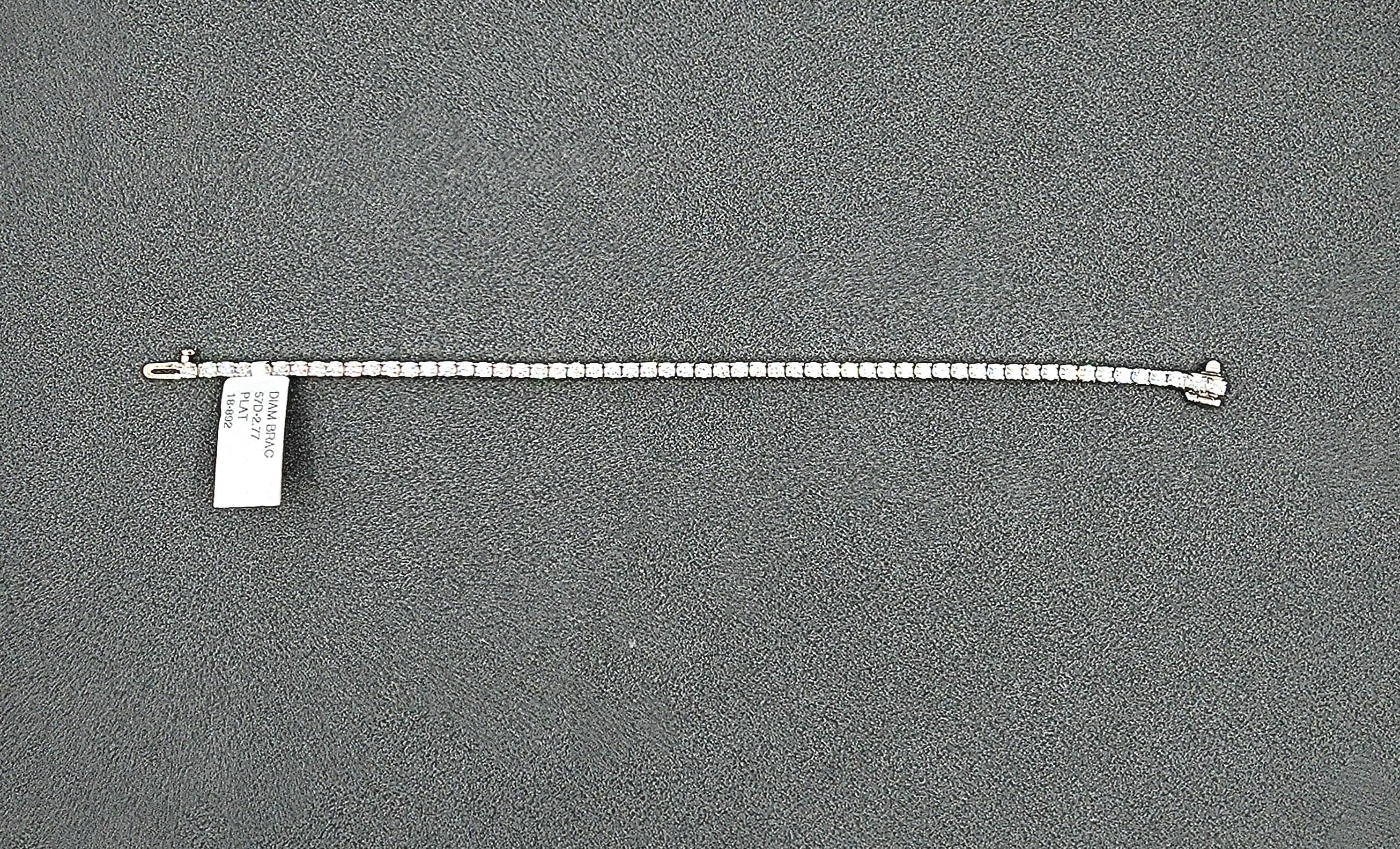 Femenino o masculino Pulsera de tenis con diamantes de 2.77 ct en venta