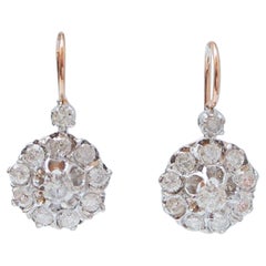 Orecchini con diamanti da 2,77 carati, in oro rosa e argento.