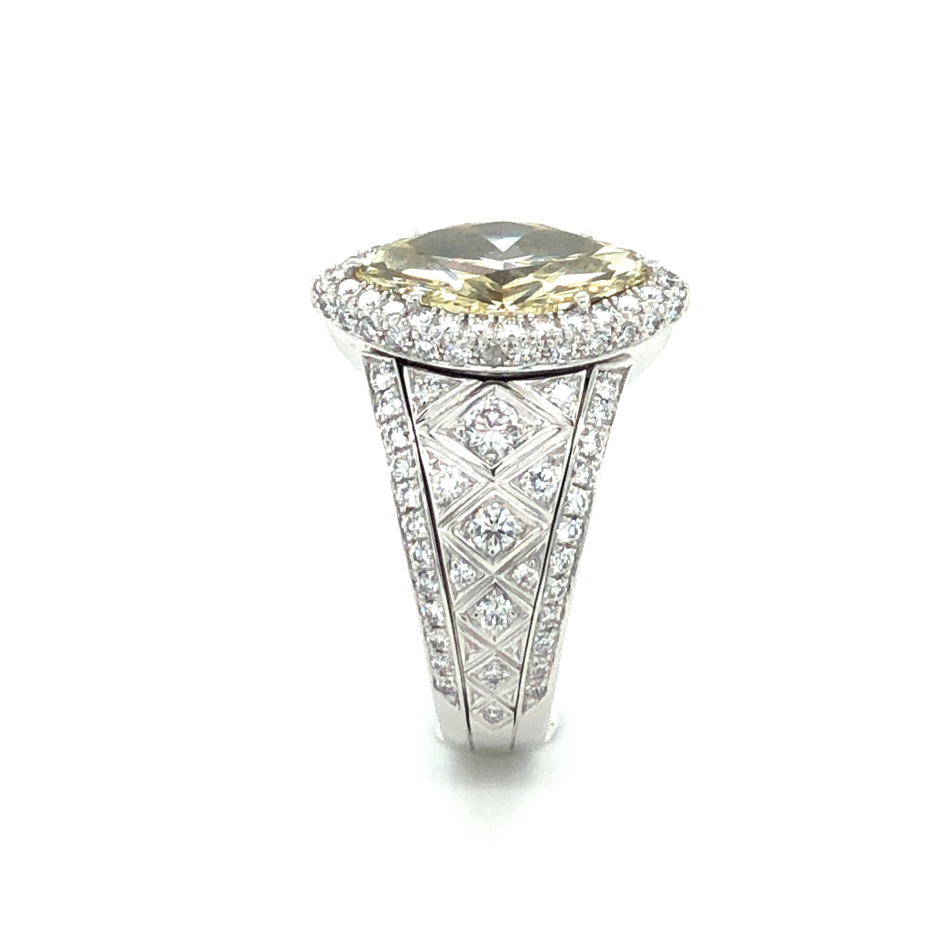 2.77 Carat Marquise-Cut Diamond Ring by Avalon Swiss in 18 Karat White Gold In Excellent Condition For Sale In Lucerne, CH