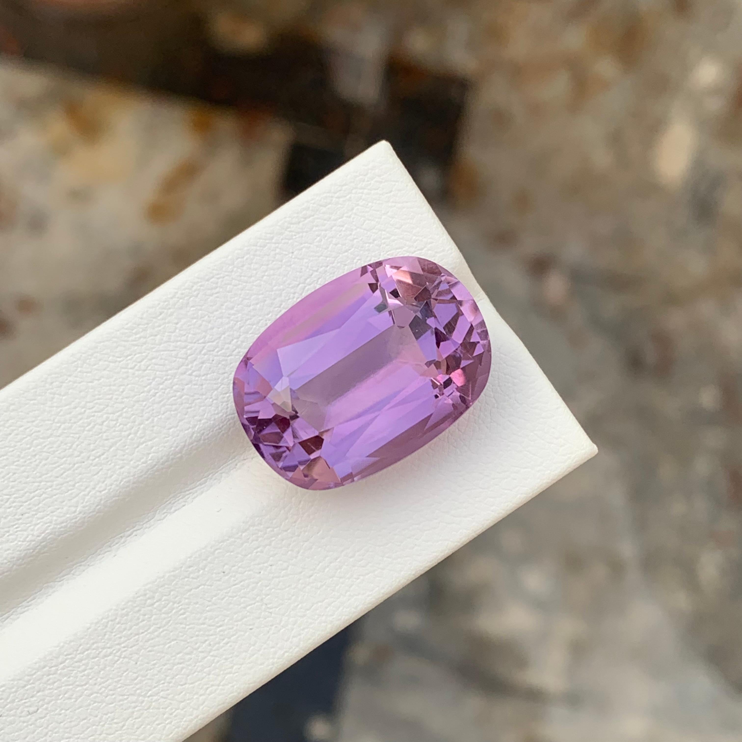 27,70 Karat Natürlicher loser Amethyst Ovalform Edelstein für Damen oder Herren im Angebot
