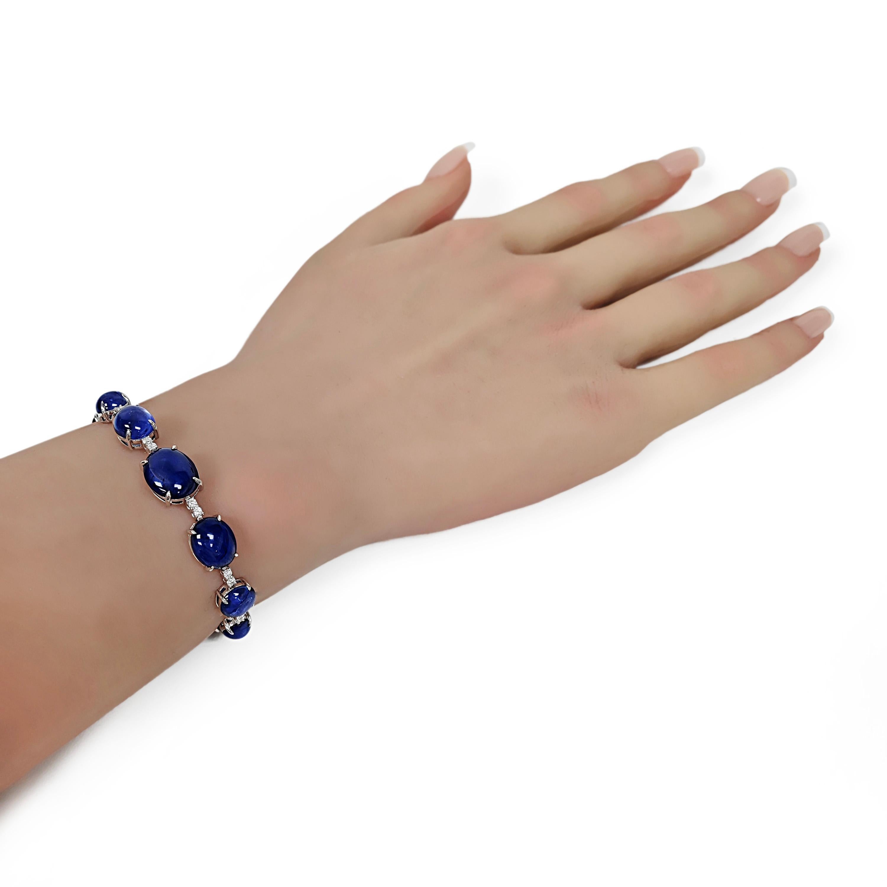 27.70 Carats Sapphire and Diamond White Gold Bracelet In New Condition For Sale In New York, NY