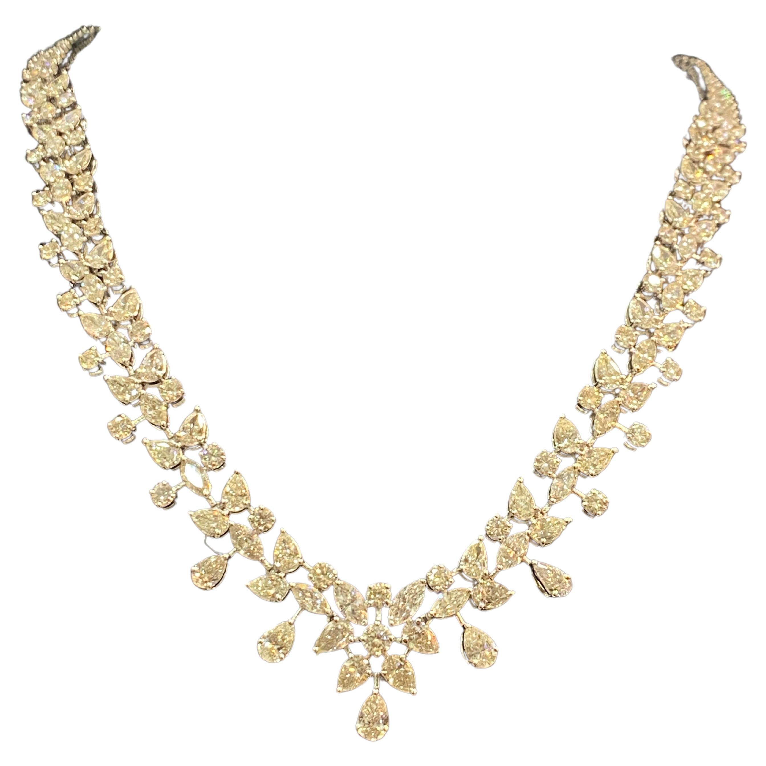 Halskette aus 18 Karat Weißgold mit 27,76 Karat natürlichen Diamanten in runder Form aus Marquise-Perlen in Birnenform
