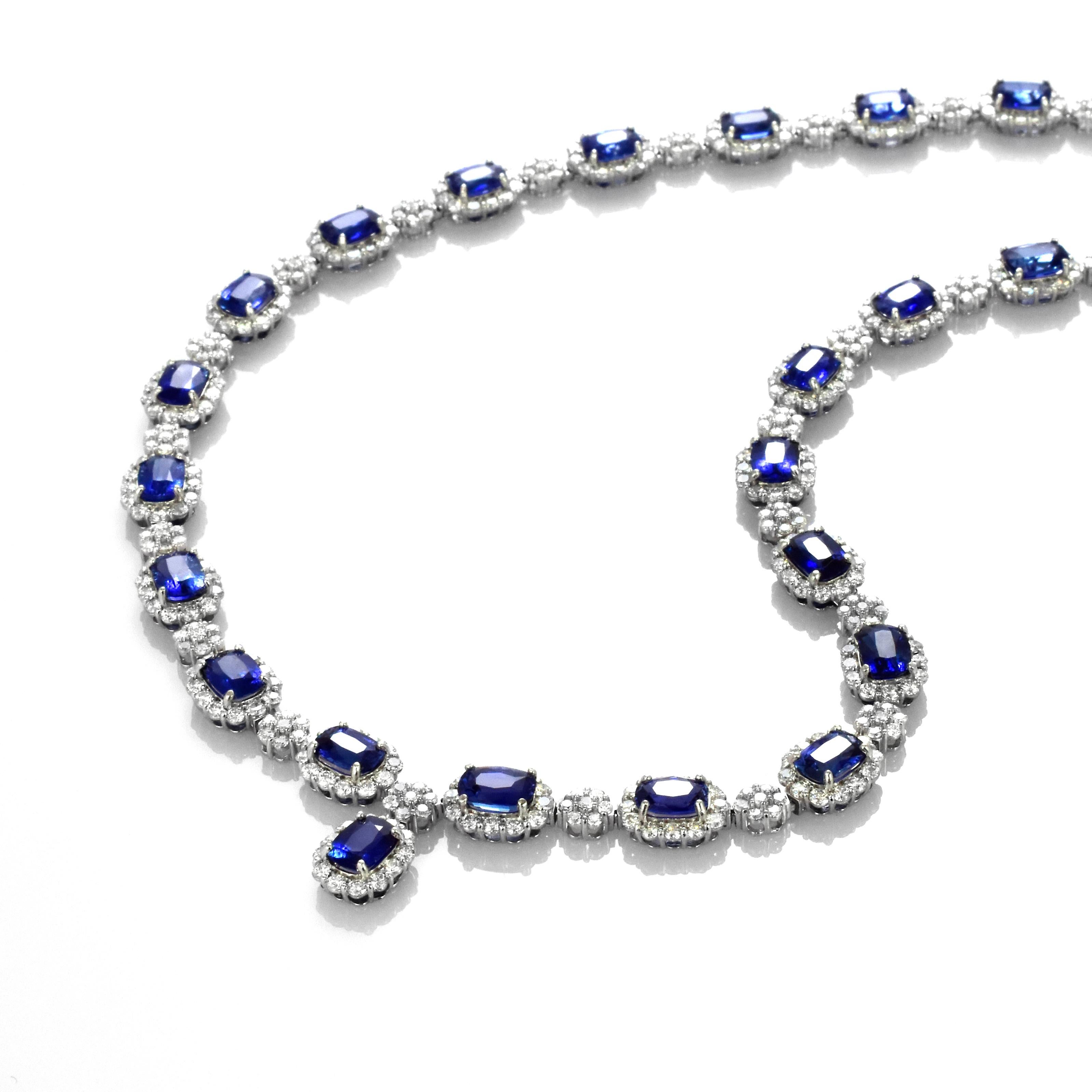 27.78 Carat Natural Ceylon Sapphires and Diamonds Necklace Made in Platinum For Sale 4