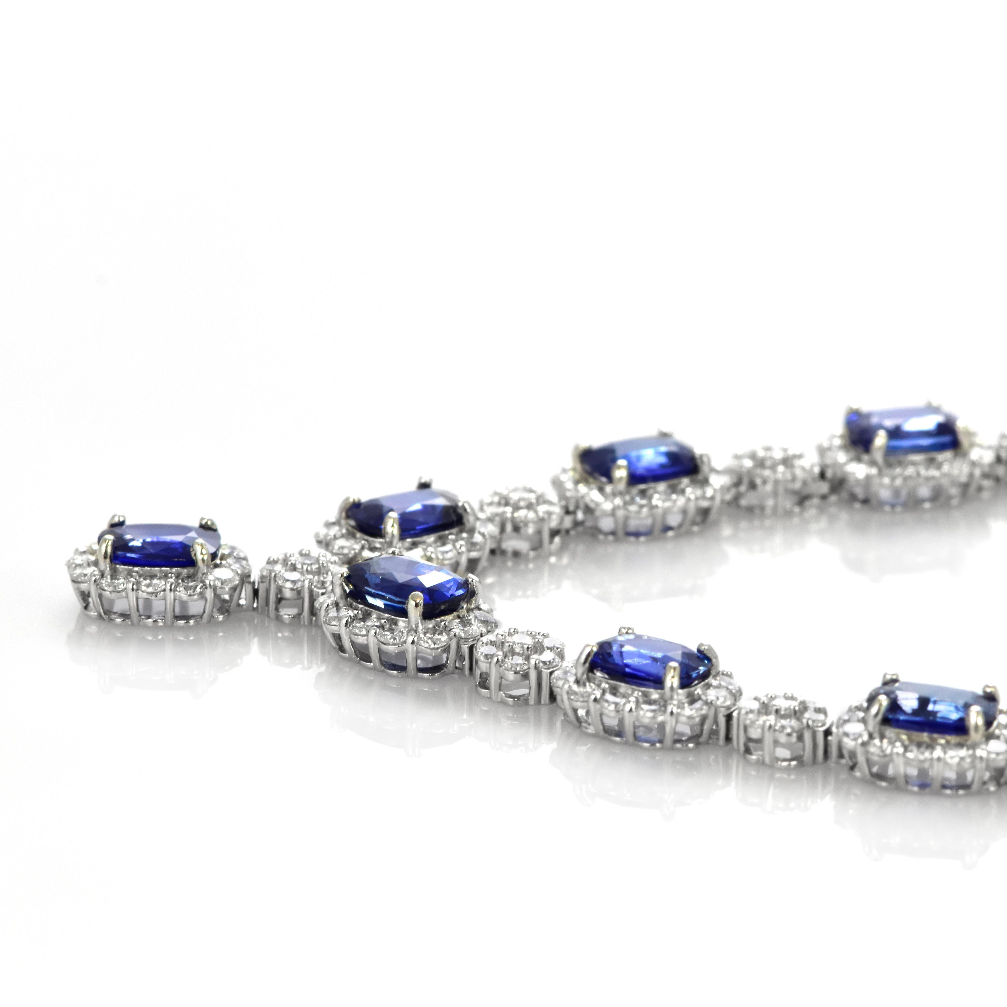 27.78 Carat Natural Ceylon Sapphires and Diamonds Necklace Made in Platinum For Sale 2