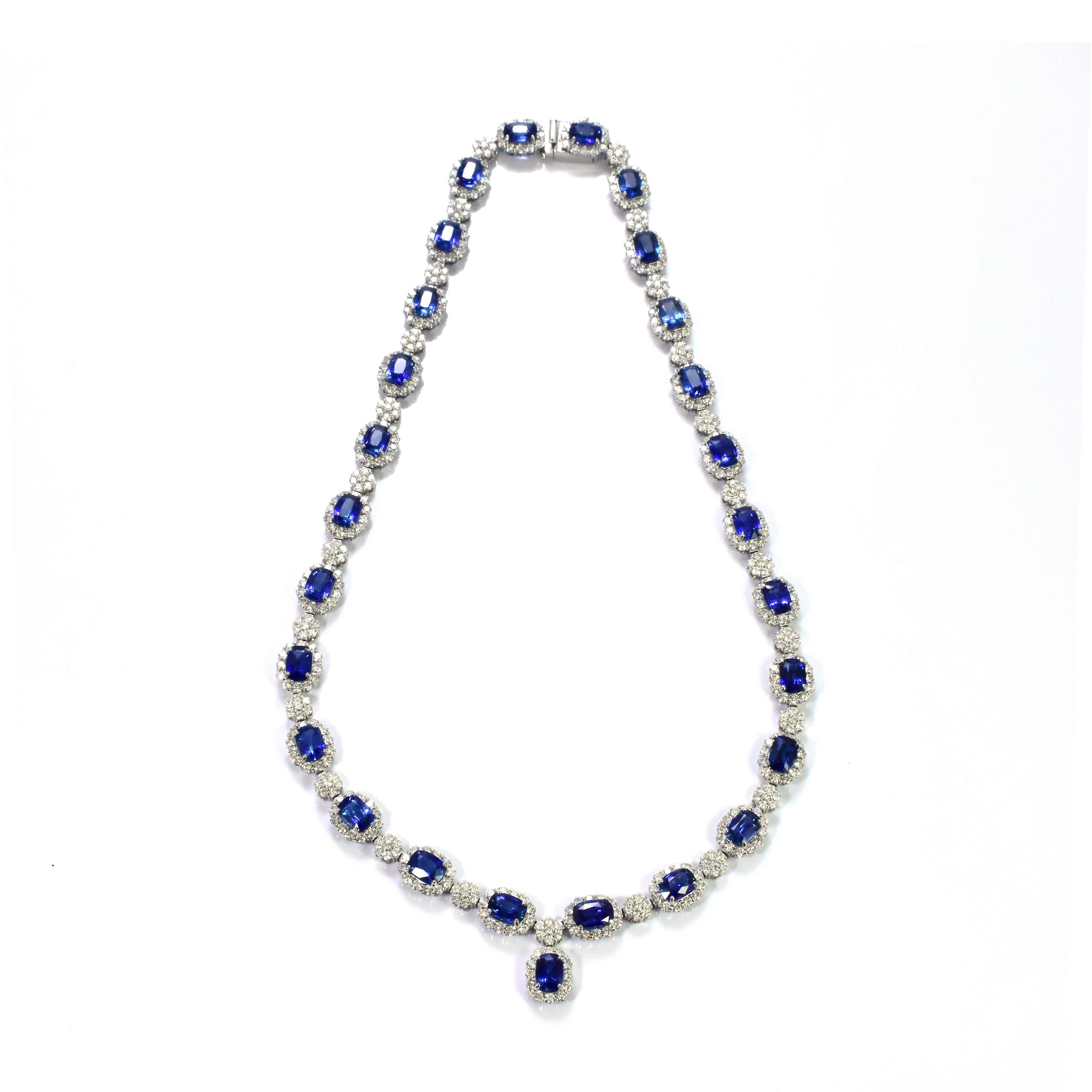 27.78 Carat Natural Ceylon Sapphires and Diamonds Necklace Made in Platinum For Sale 3