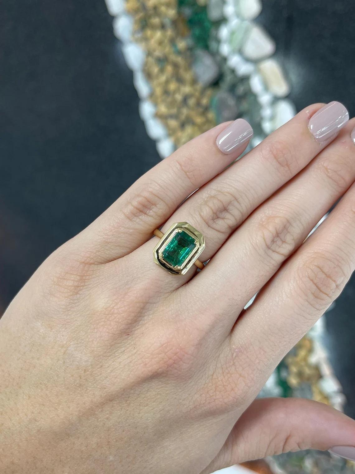 2.77ct 18K Esmeralda Natural Corte Solitario Medio Bisel Cuatro Anillo Prong Set Moderno en venta