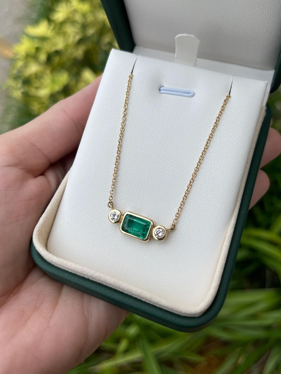 2.77tcw 14K 3 Piedras Bisel Corte Esmeralda Horizontal y Diamante Redondo Collac Corte esmeralda en venta
