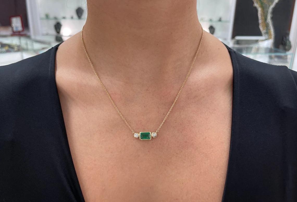 2.77tcw 14K 3 Piedras Bisel Corte Esmeralda Horizontal y Diamante Redondo Collac en venta 1